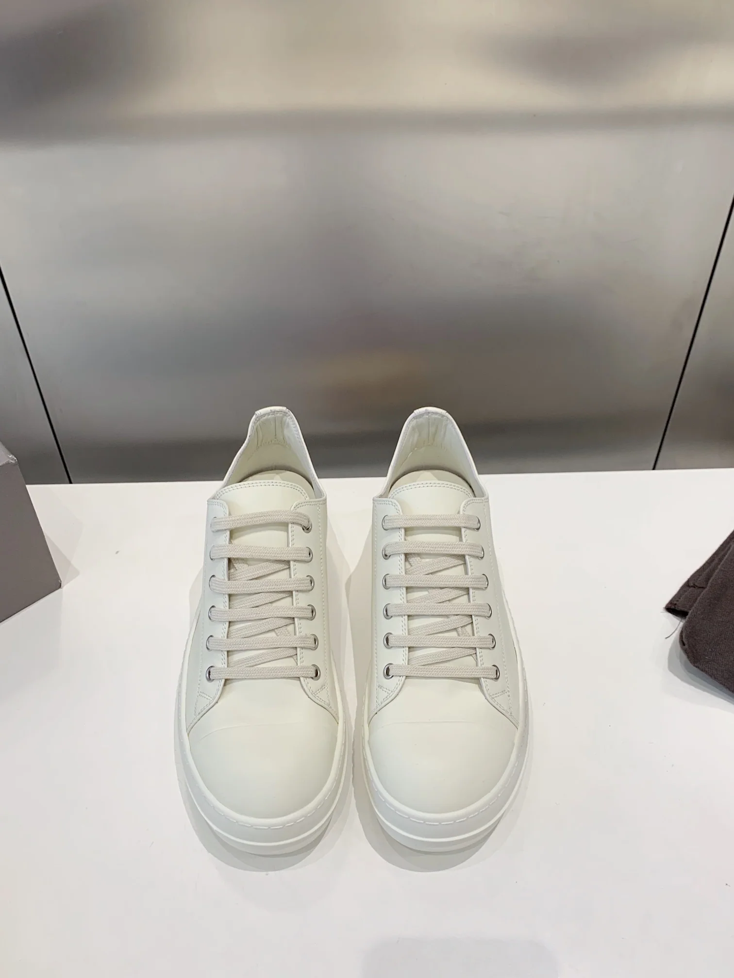 릭오웬스 로우컷 캐주얼 슈즈 105574