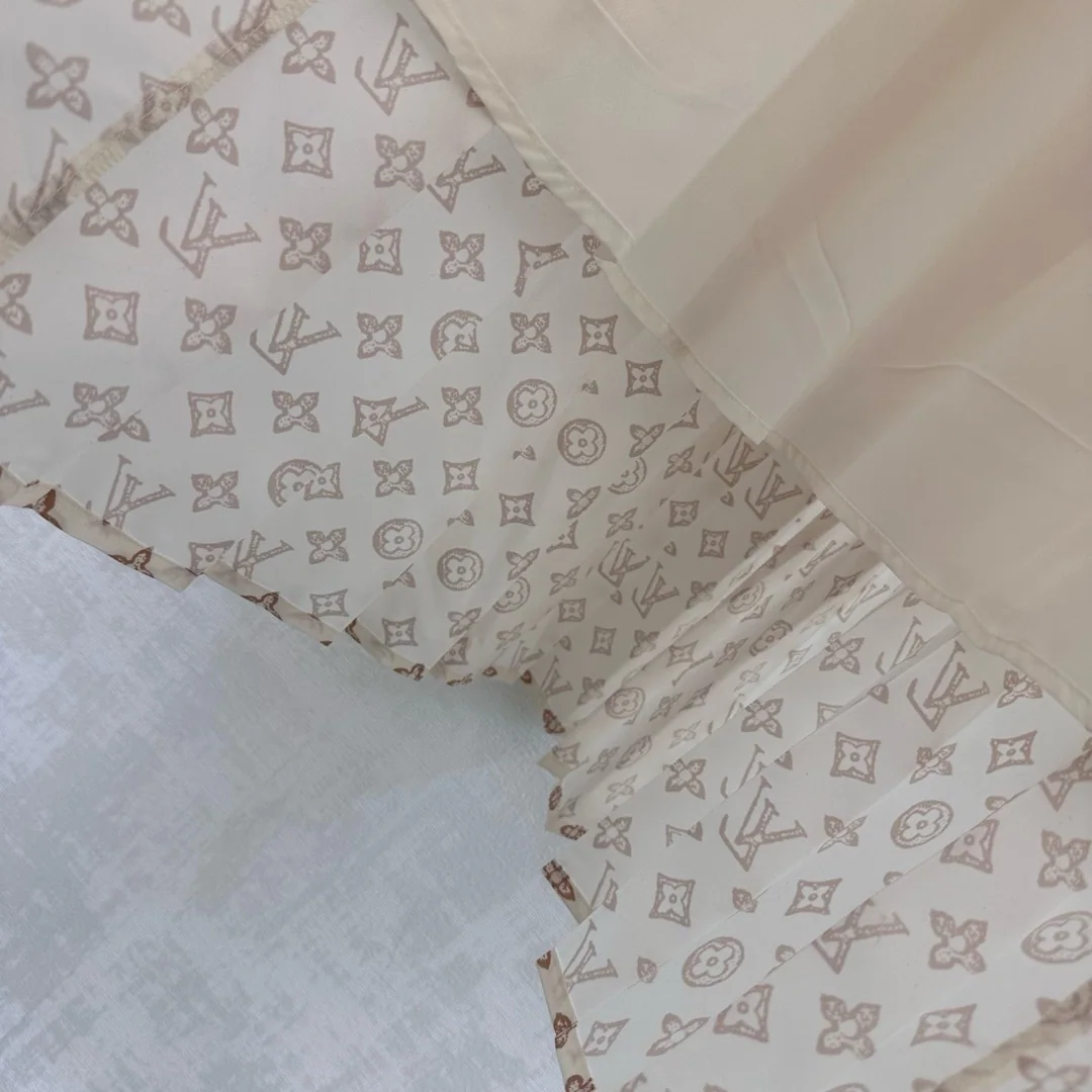 루이비통 로고 프린트 벨트 플리츠 원피스 상세 이미지 6