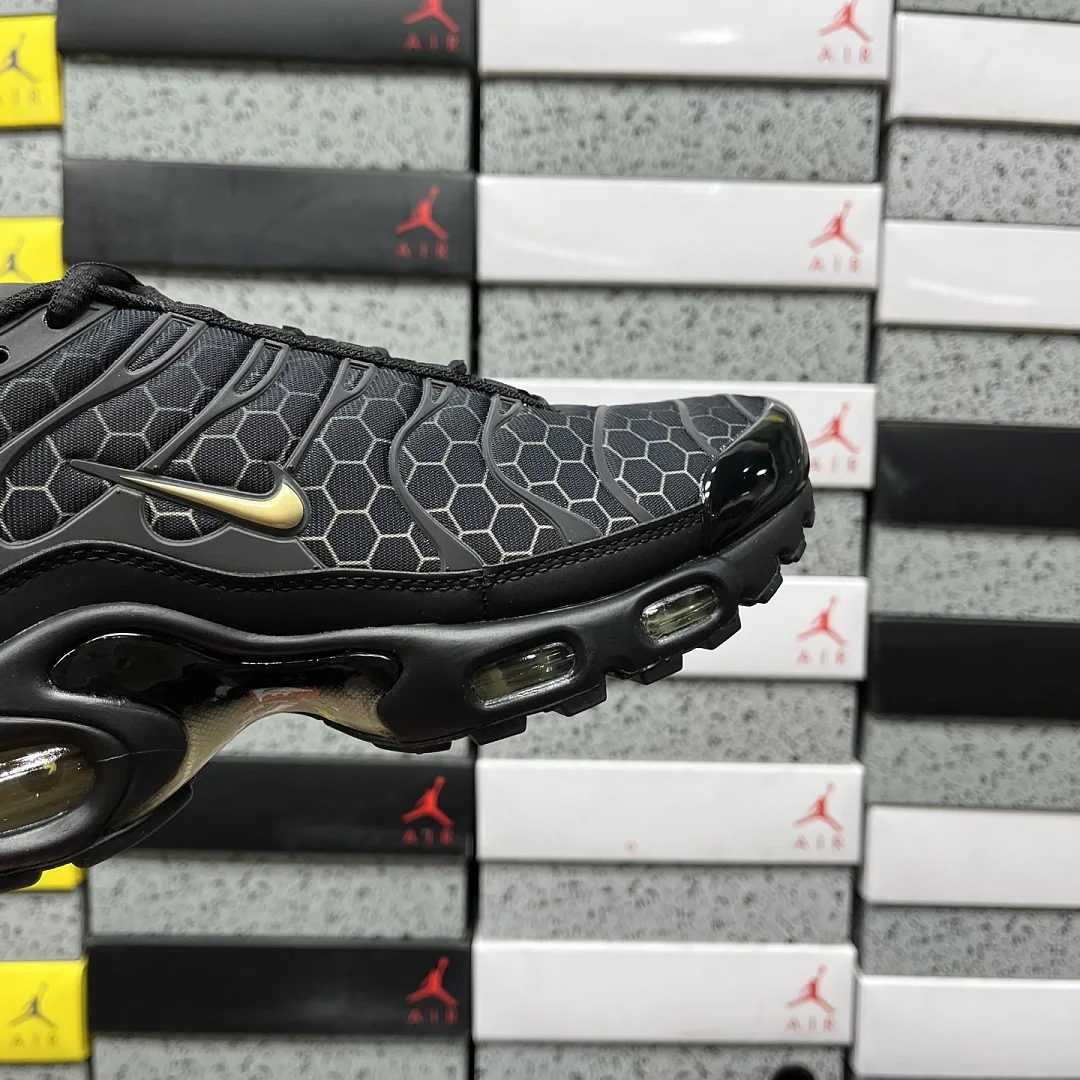 나이키 [DF] 에어 맥스 플러스 IQ0287-010 201548 Nike Air Max Plus Black Honey 상세 이미지 4