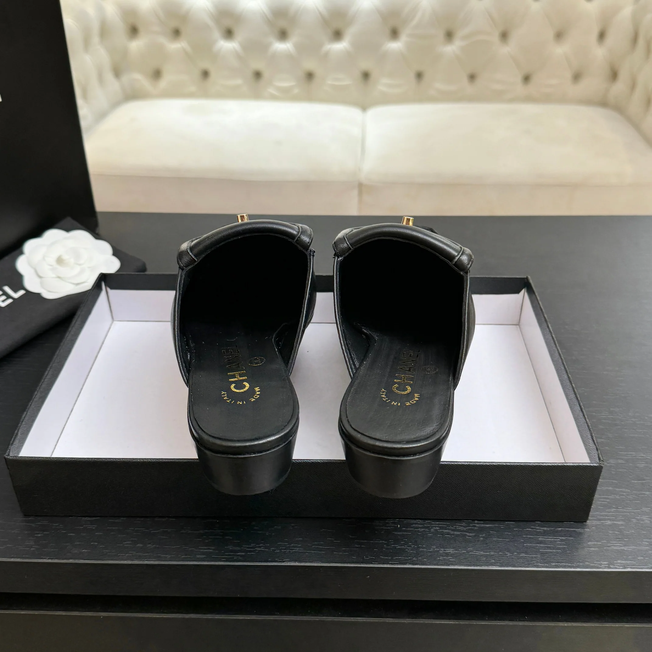 샤넬 26 C 더블 C 버클 램스킨 스퀘어토 슬리퍼 상세 이미지 8