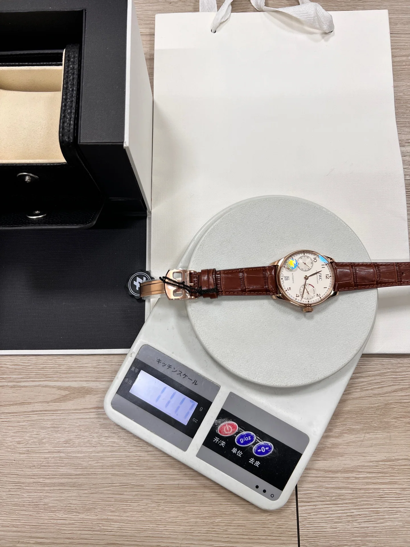 IWC 포르투기저 7 데이즈 로즈골드 남성 시계 상세 이미지 3