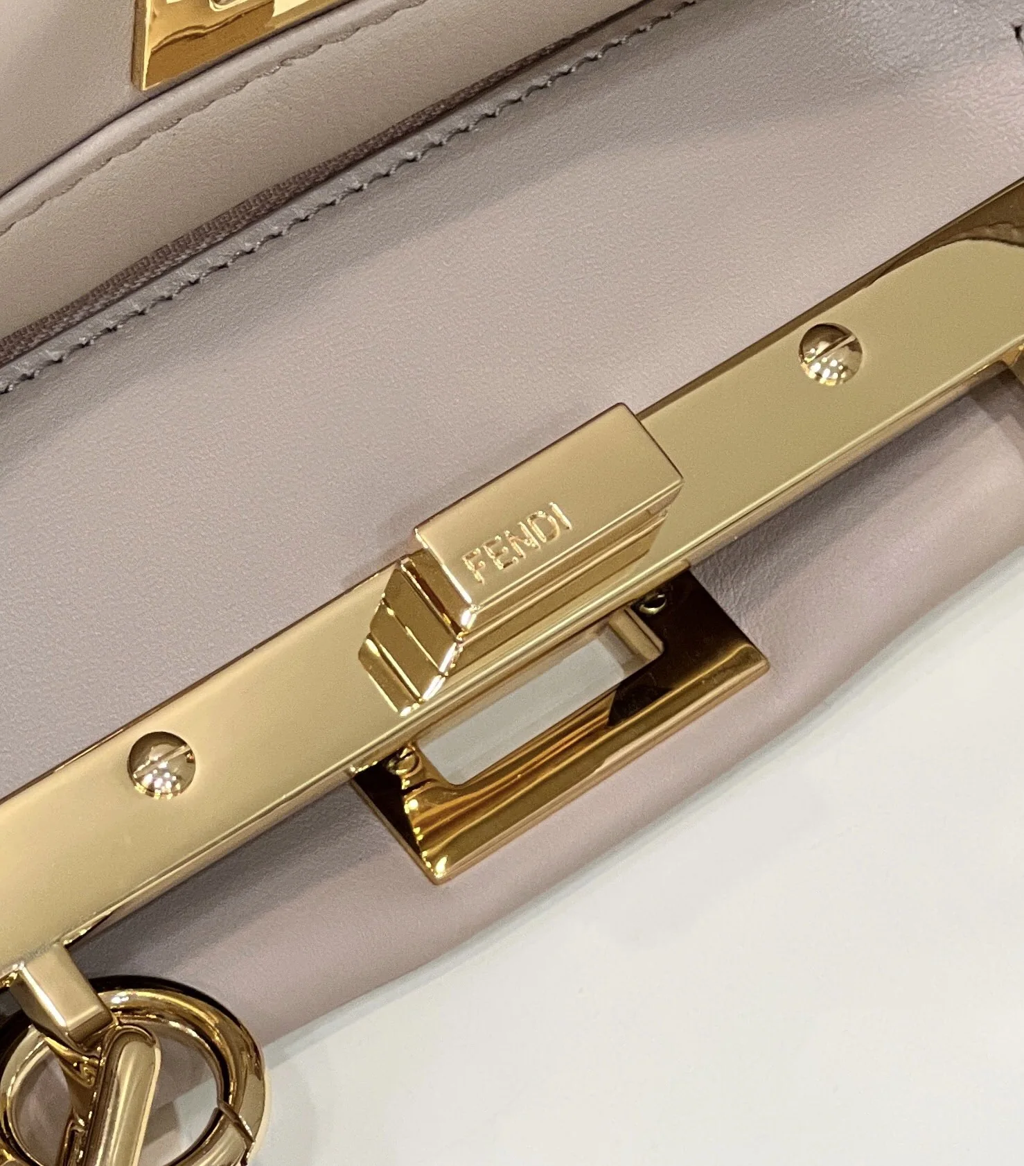 펜디 피카부 스몰 양가죽 핸드백 상세 이미지 5