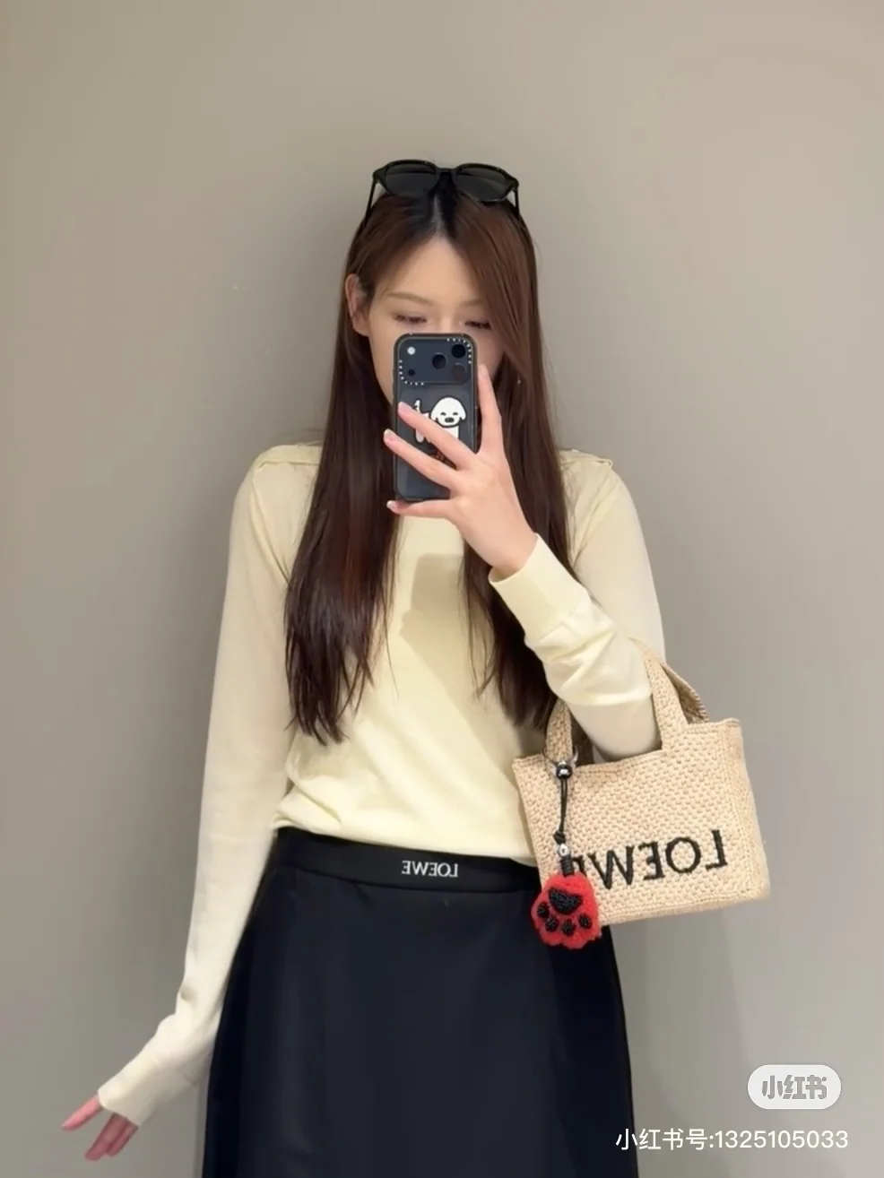 로에베 여성 오프숄더 긴팔 니트 상세 이미지 6