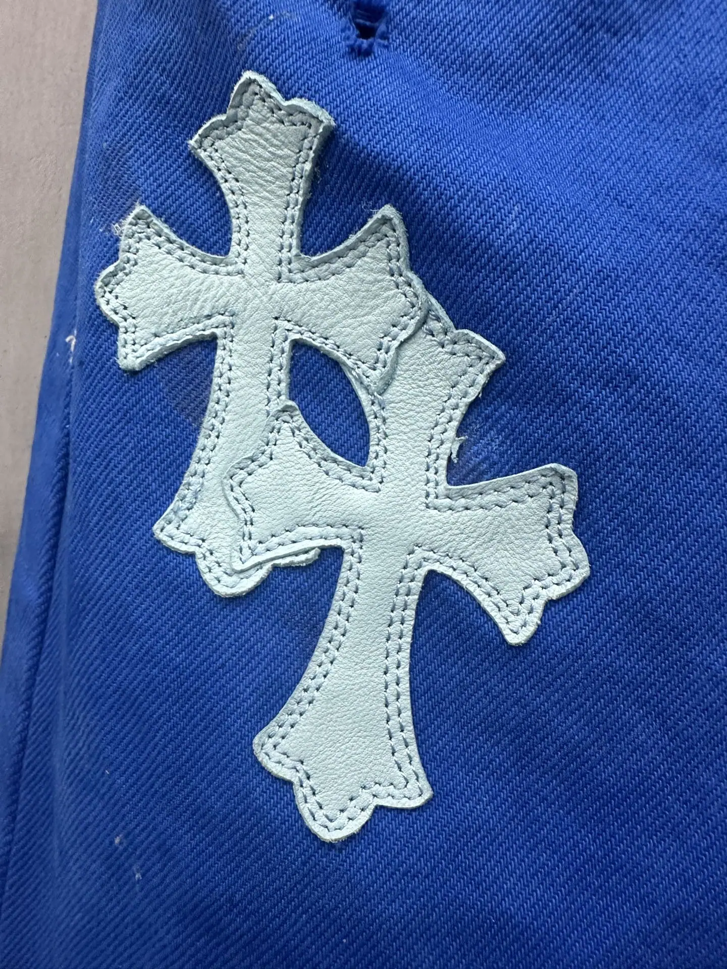 크롬하츠 남성 빈티지 염색 바지 상세 이미지 5