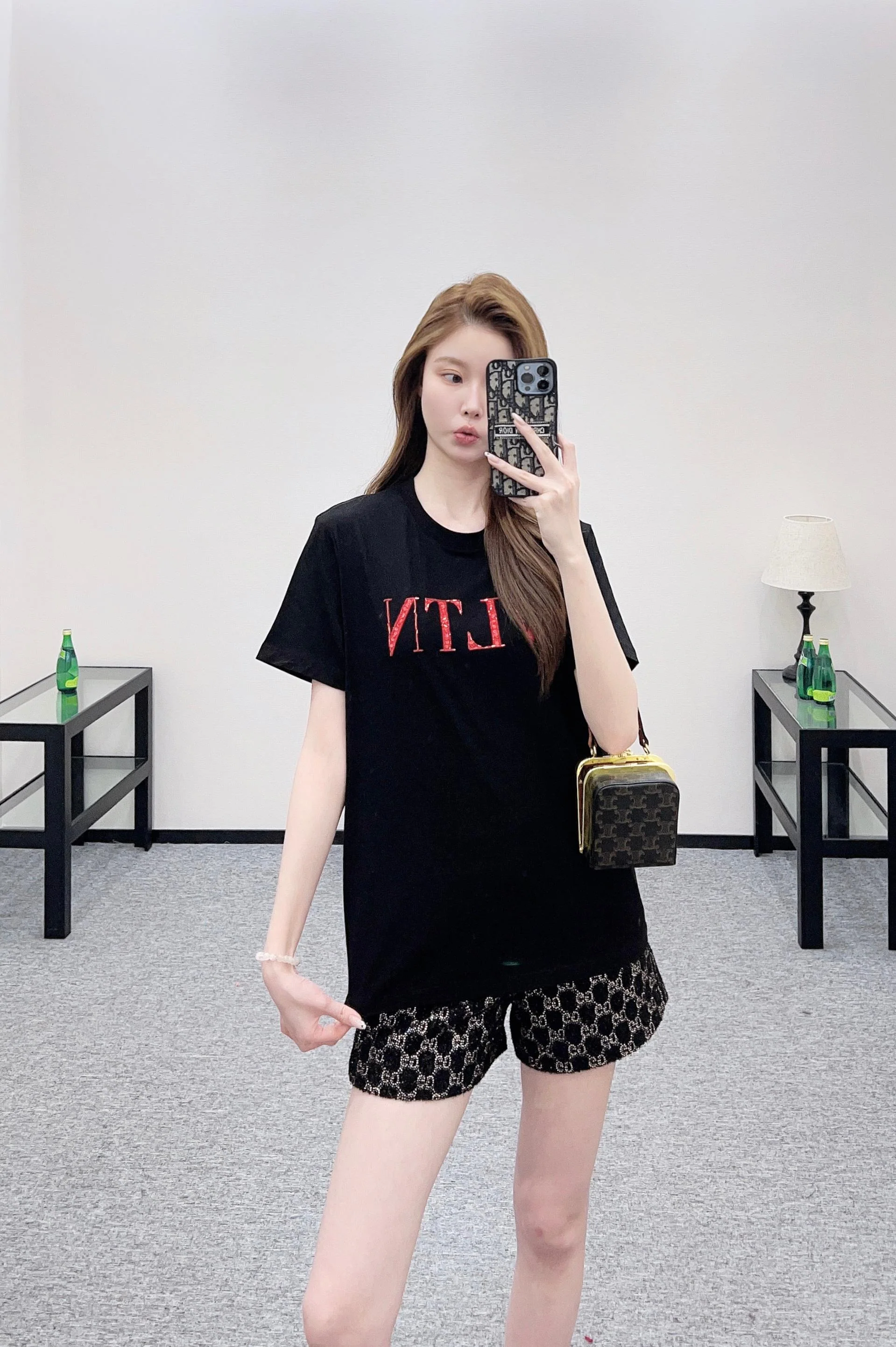 발렌티노 비즈 로고 코튼 반팔 티셔츠 상세 이미지 1