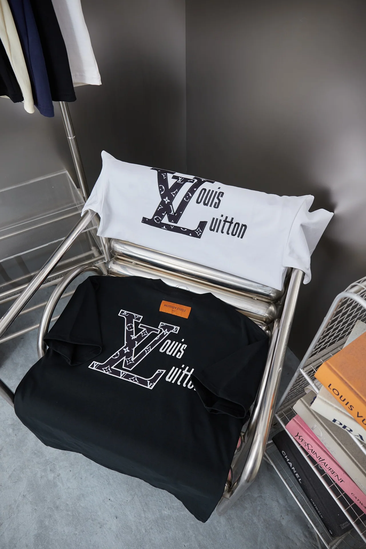 루이비통 남여공용 LV 자수 반팔 티셔츠 상세 이미지 8