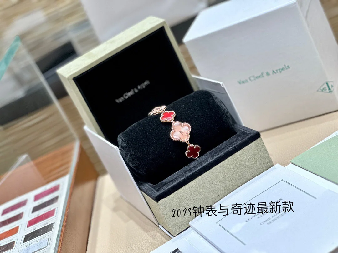 반클리프앤아펠 반클리프 스위트 알함브라 레드 카네리안 18 K 골드 여성 시계 상세 이미지 2
