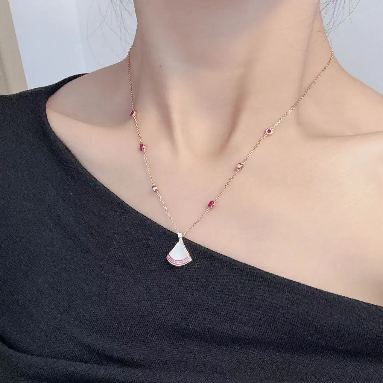 불가리 디바스드림 18 K 로즈골드 루비 다이아몬드 목걸이 상세 이미지 1