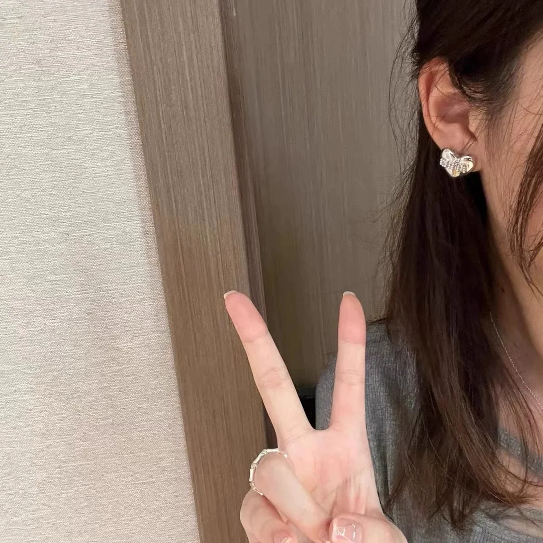 미우미우 하트 레터 귀걸이 상세 이미지 2