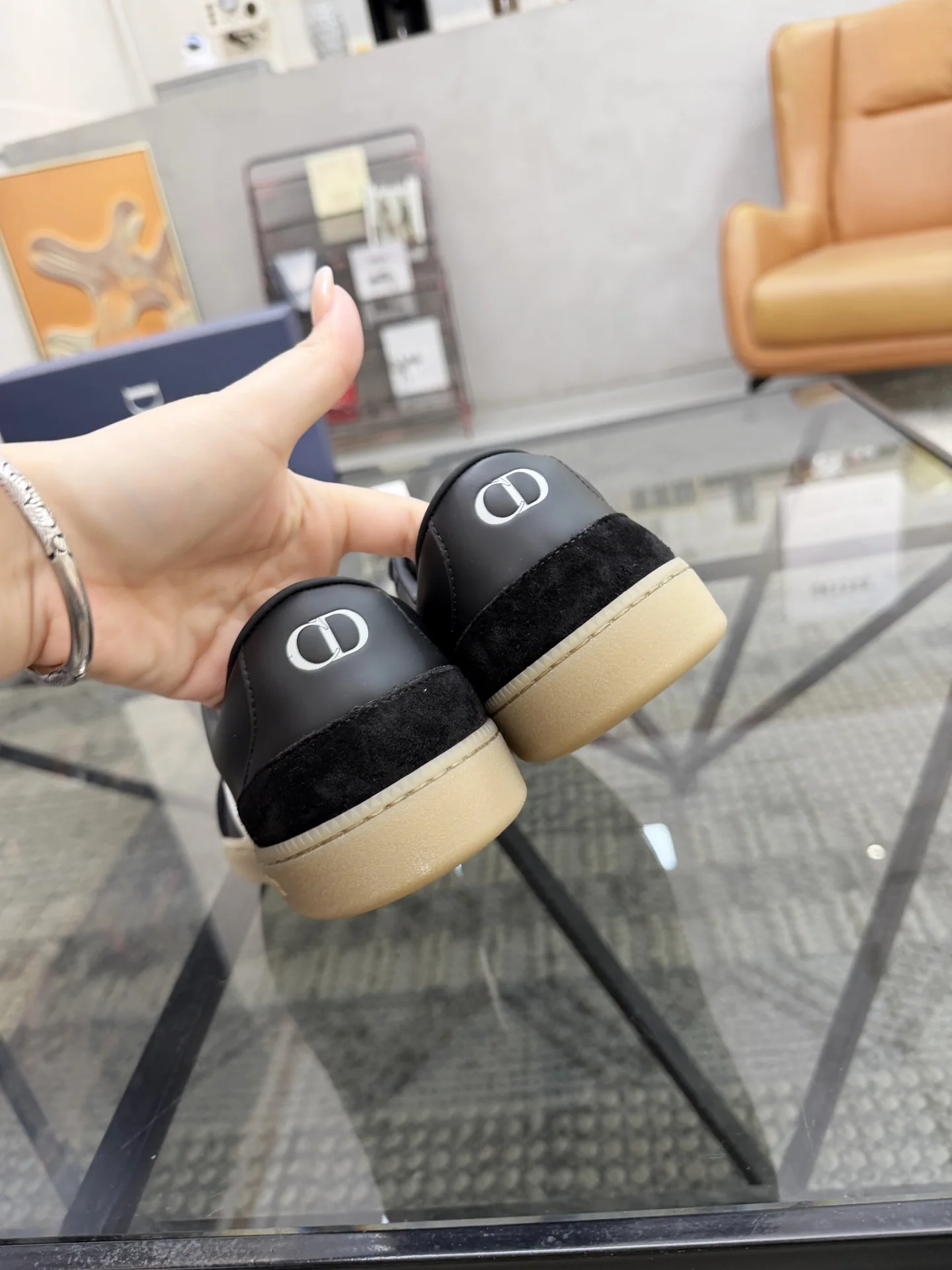 디올 카우하이드 스웨이드 남성 스니커즈 상세 이미지 8