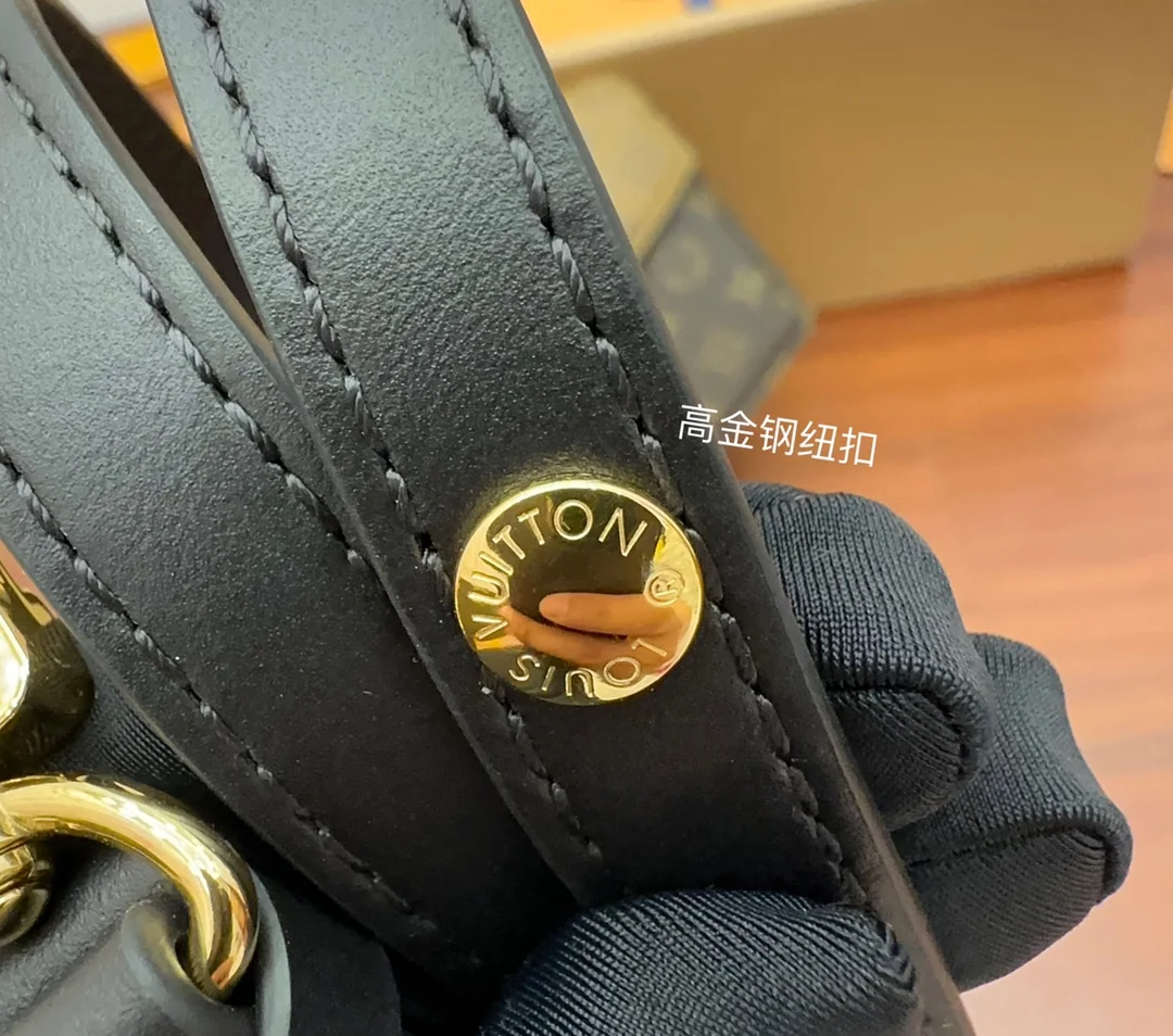 루이비통 M46548 가죽 가방 상세 이미지 4