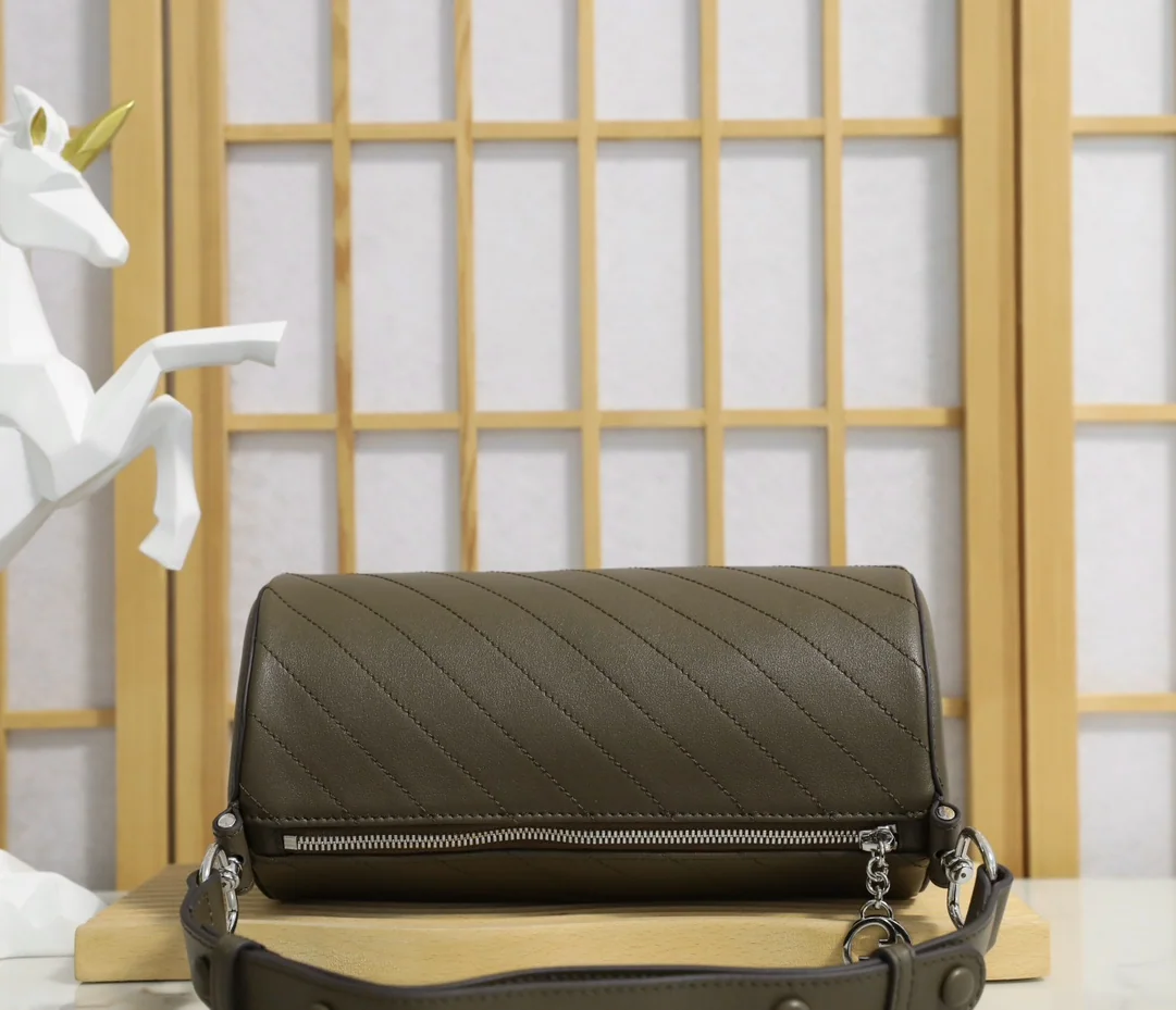구찌 가치블론디 라운드 배럴 암핏 백 상세 이미지 2