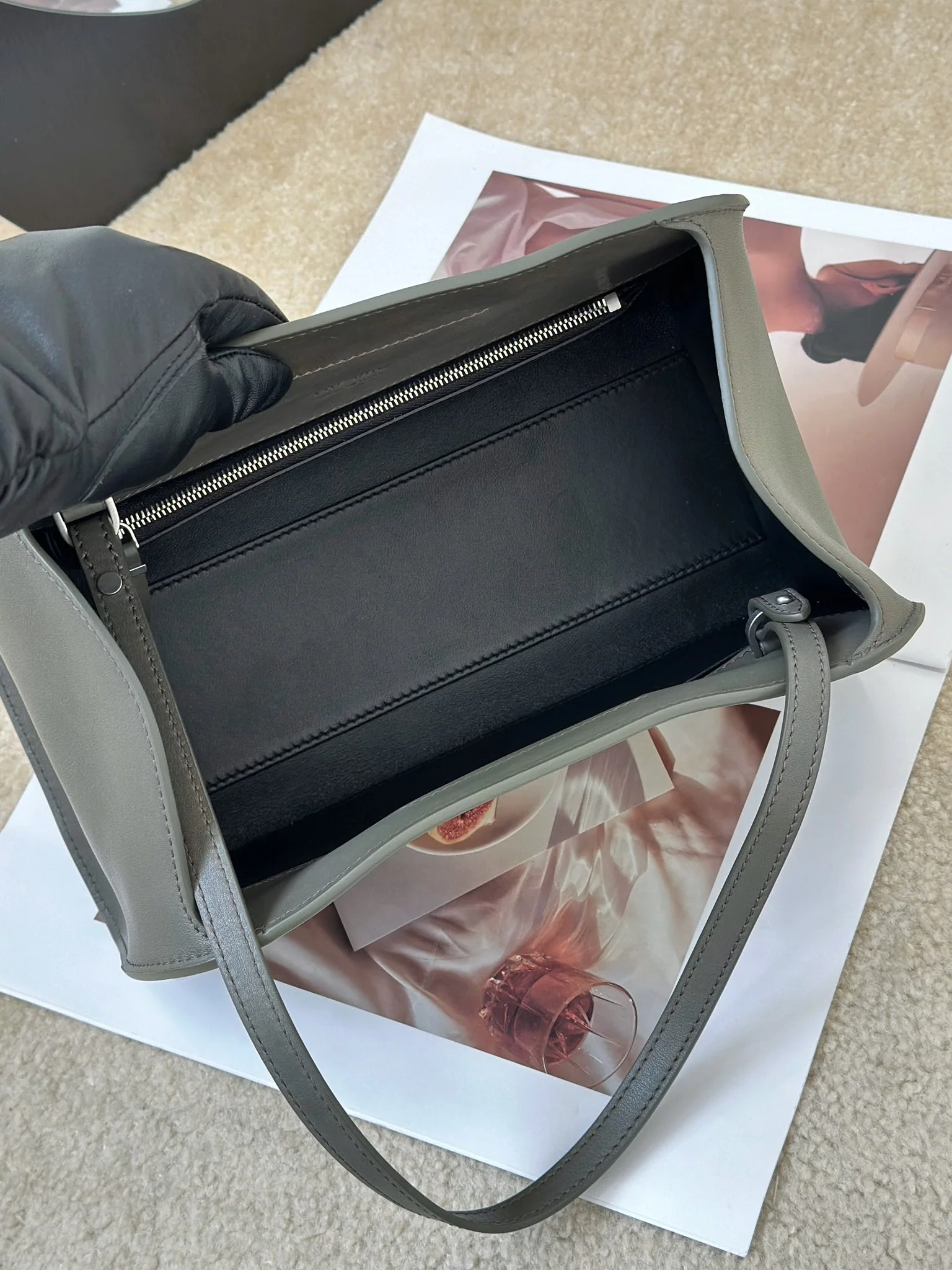 더로우 페기 클러치 가방 상세 이미지 9