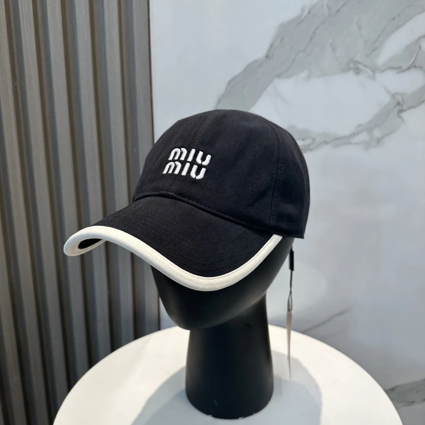미우미우 자수 베이스볼 모자 118574