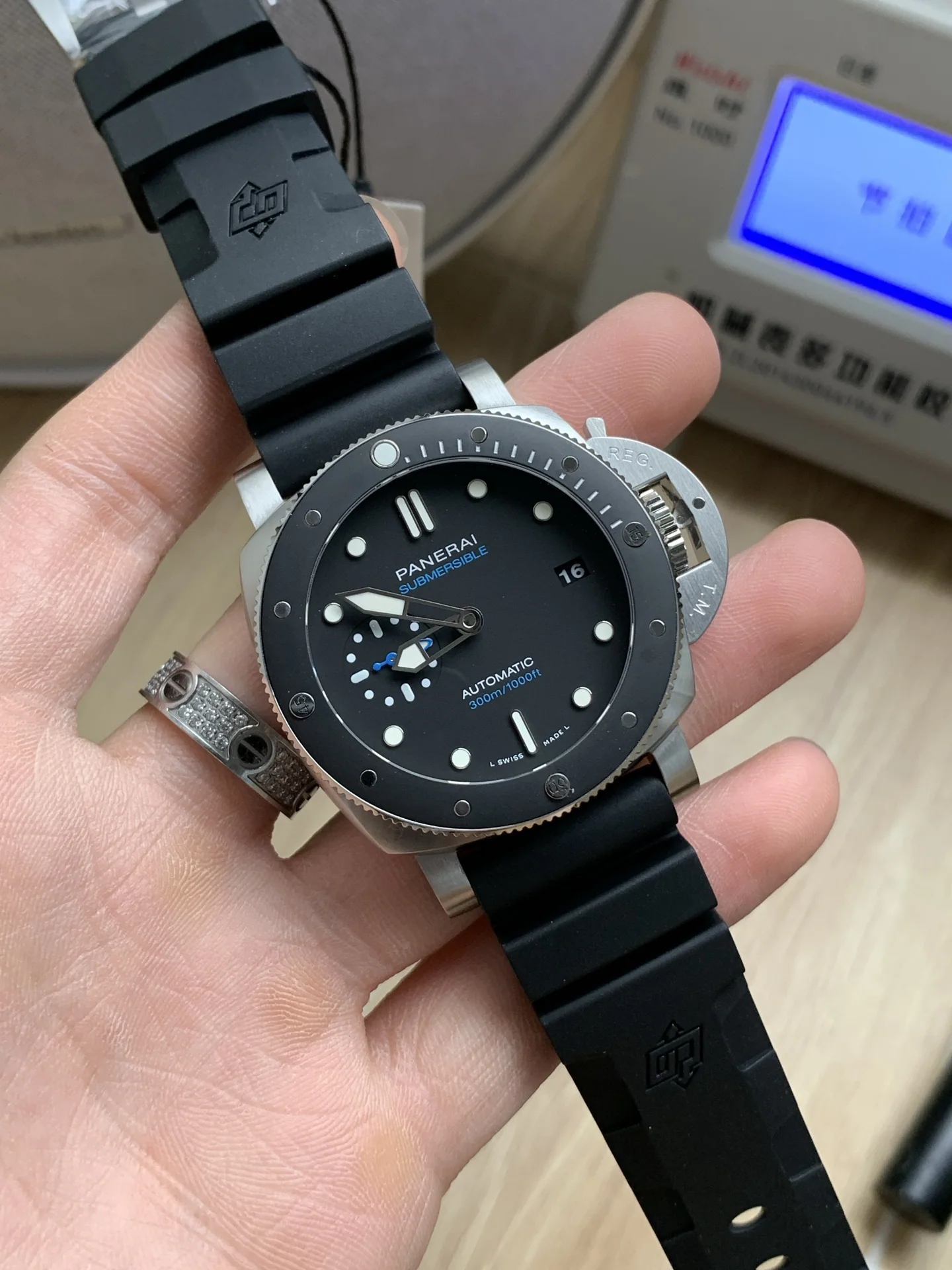 파네라이 PAM683 세라믹 시계 상세 이미지 2