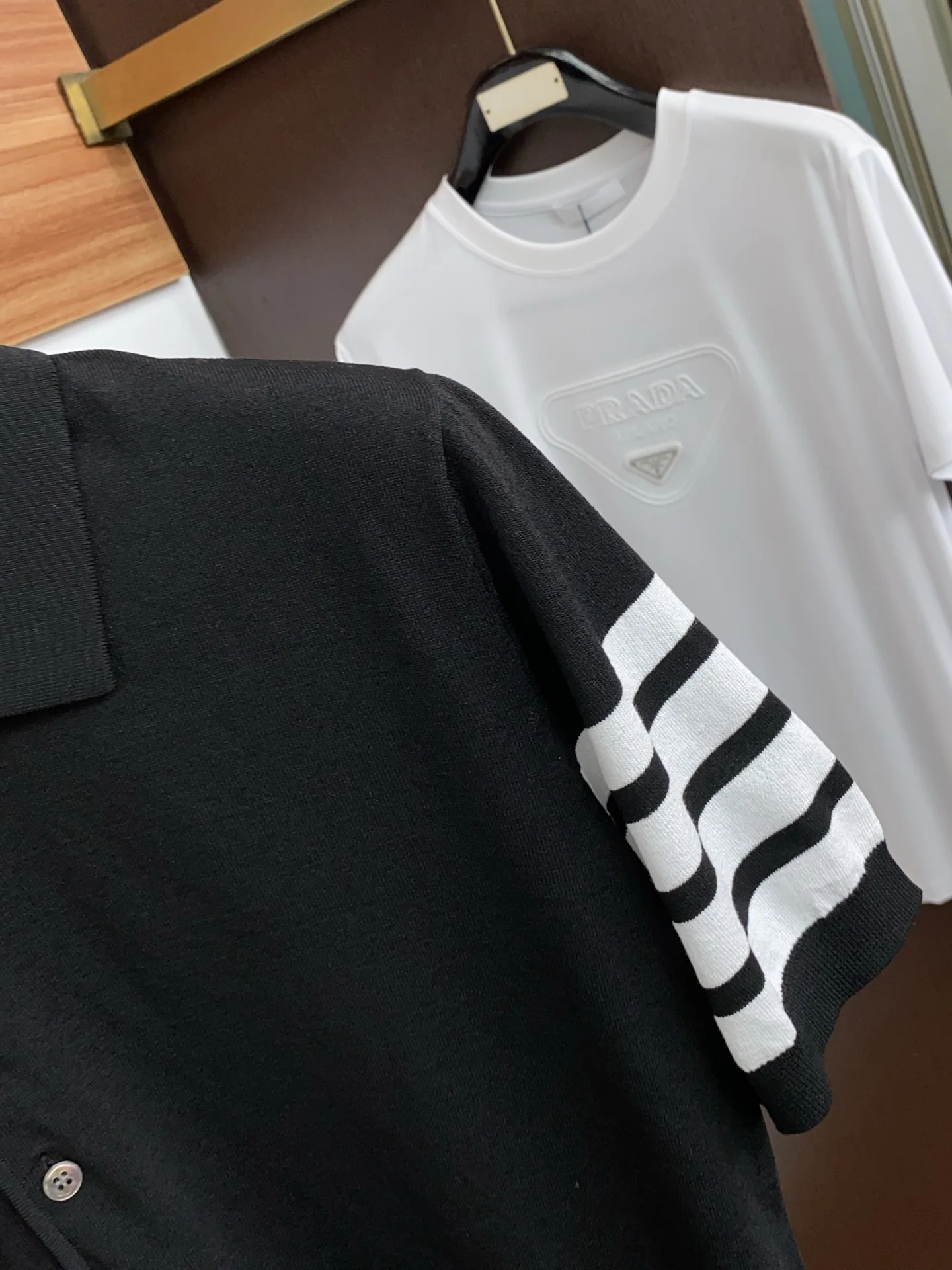 톰브라운 남성 카라 반팔 니트 티셔츠 상세 이미지 4