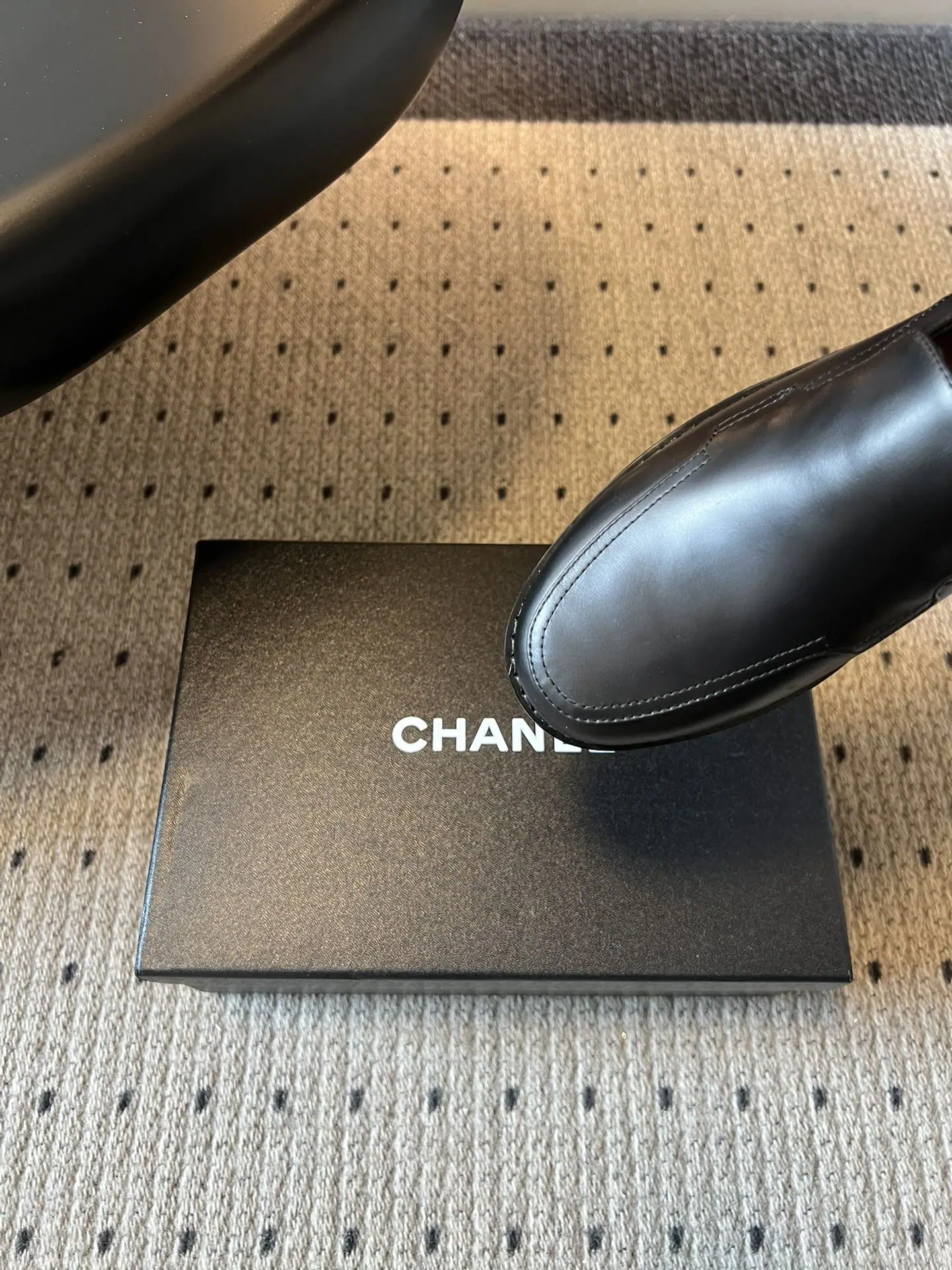 샤넬 뉴 클래식 오픈 백 샌들 상세 이미지 6
