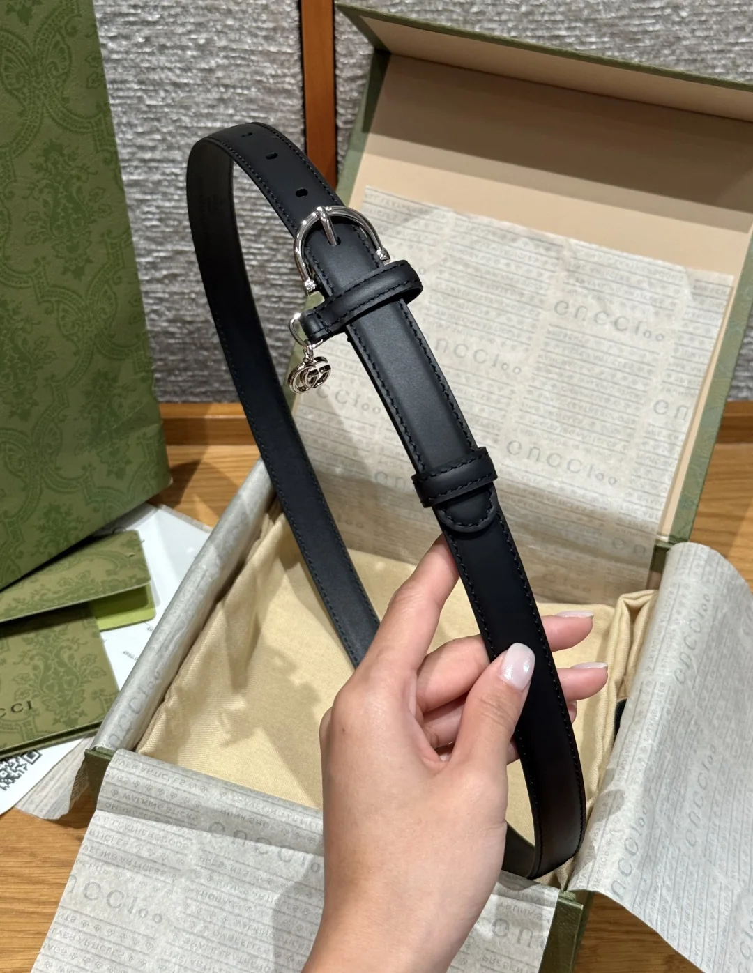 구찌 반원형 장식 카프스킨 벨트 상세 이미지 3