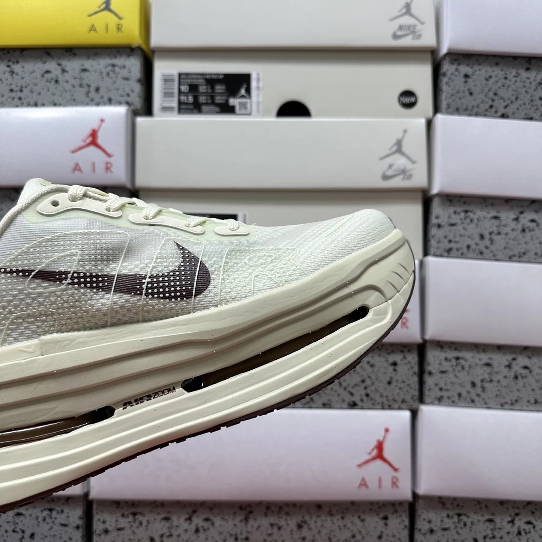 나이키 [5A] 보메로 프리미엄 아이보리 HQ2050-700 201634 Nike Vomero Premium 상세 이미지 2