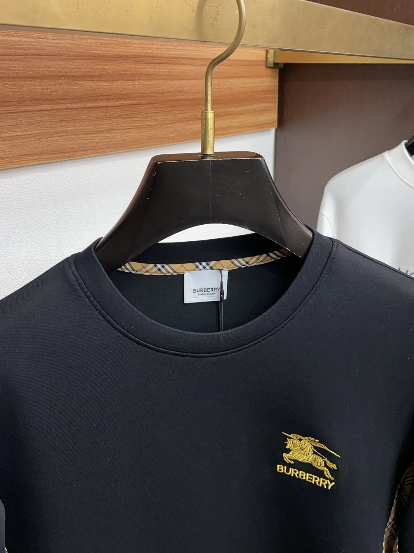 버버리 남성용 미니멀리스트 크루넥 코튼 긴팔 스웨트셔츠 P250 상세 이미지 3