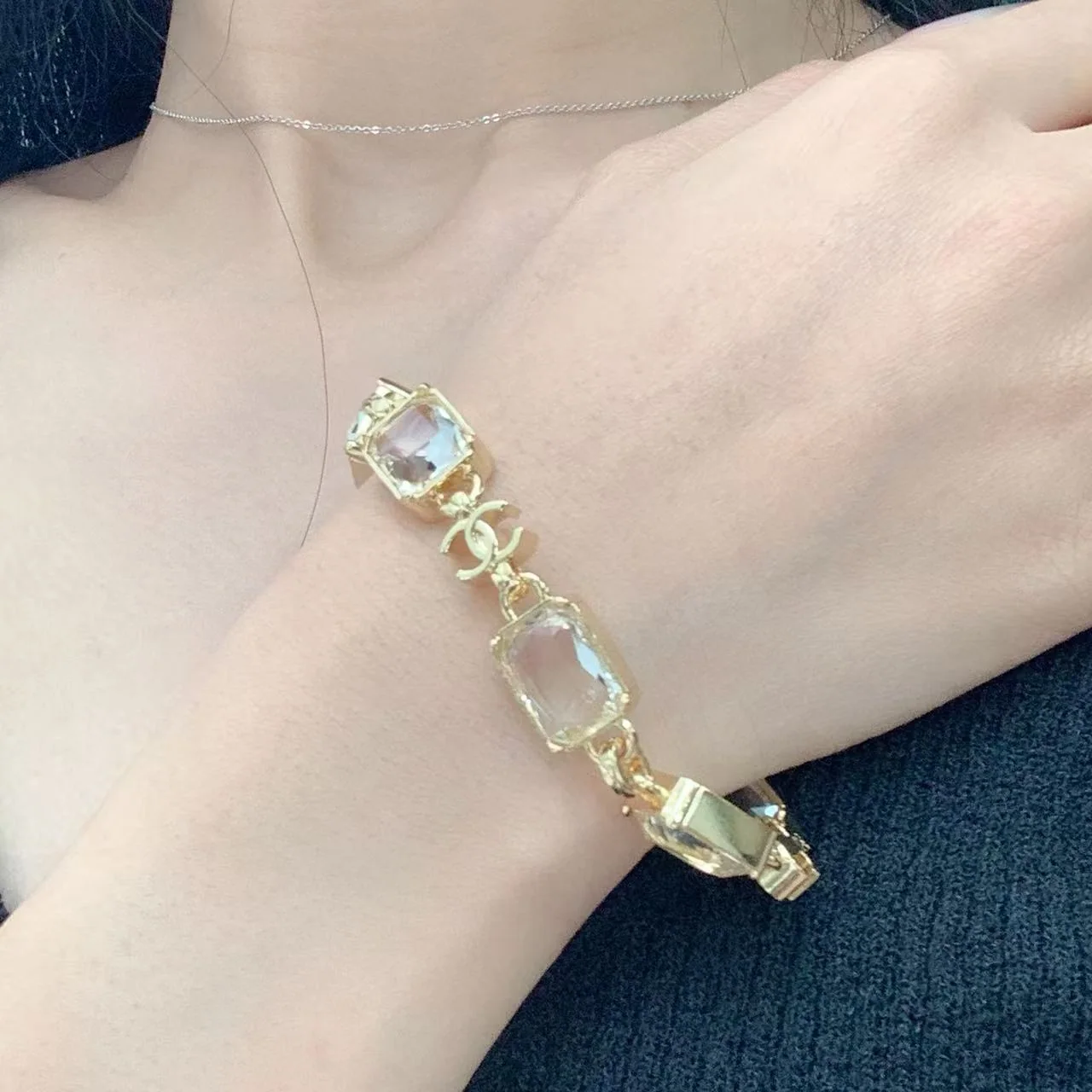 샤넬 컬러 블록 황동 팔찌 153822