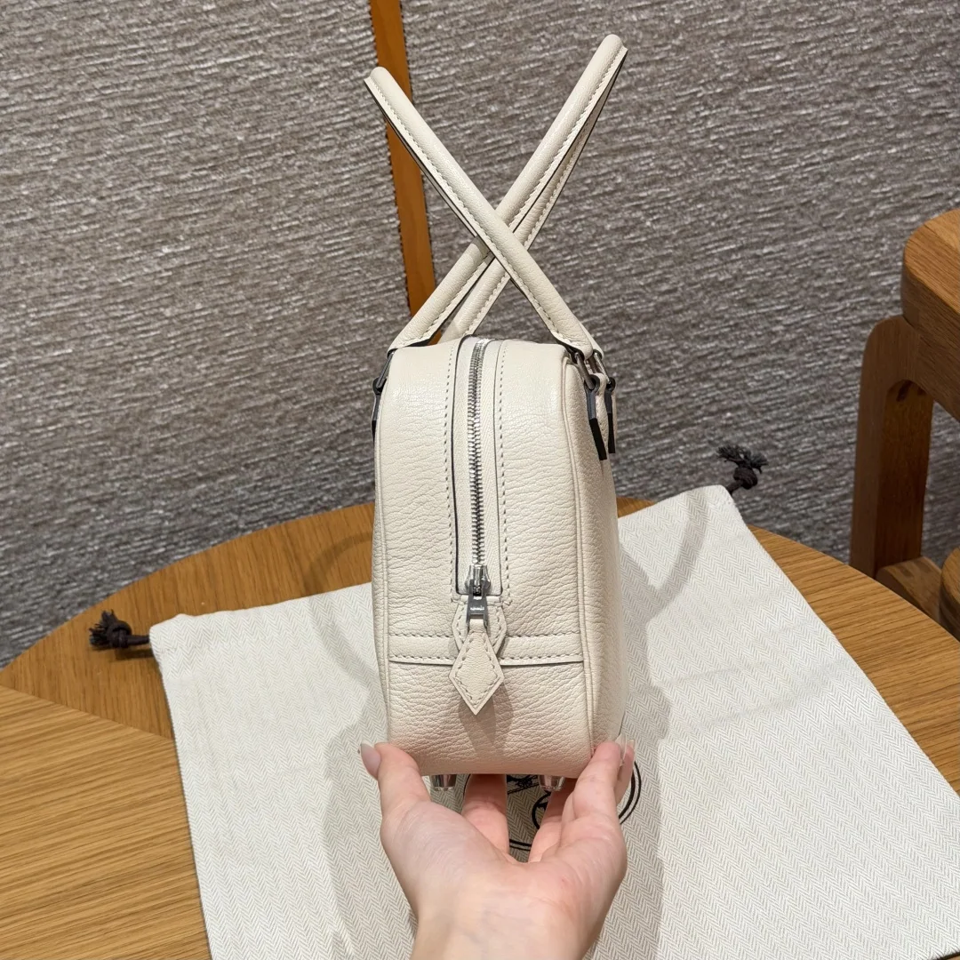 에르메스 미니 페더 염소가죽 가방 상세 이미지 3