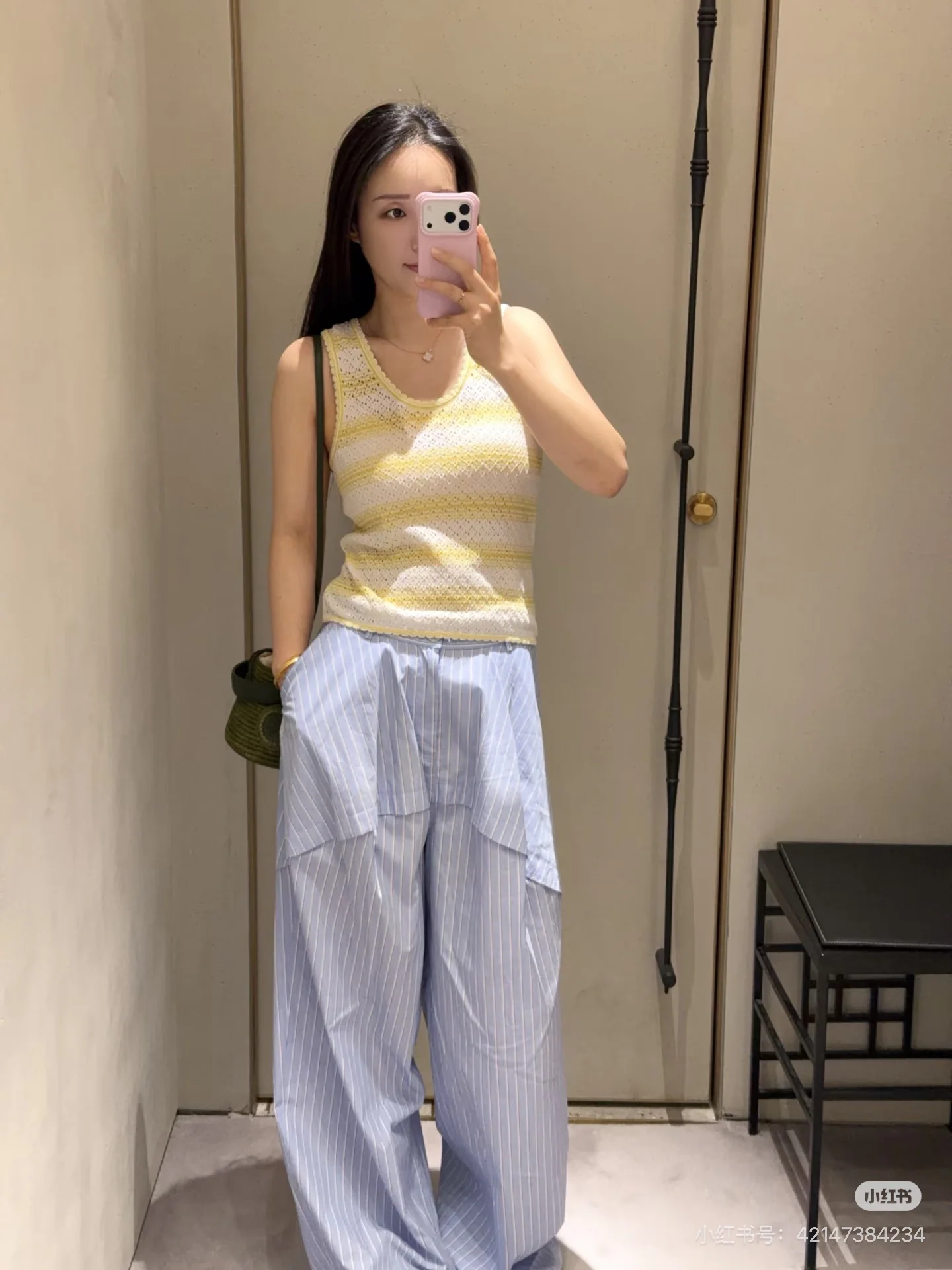 로에베 웨이브 니트 크롭 베스트 상세 이미지 3