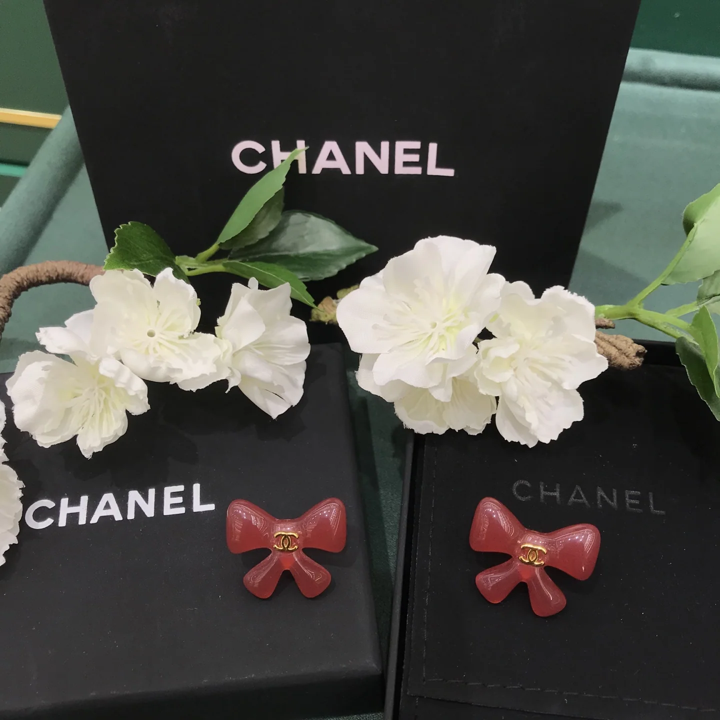 샤넬 레드 리본 더블 C 귀걸이 상세 이미지 1