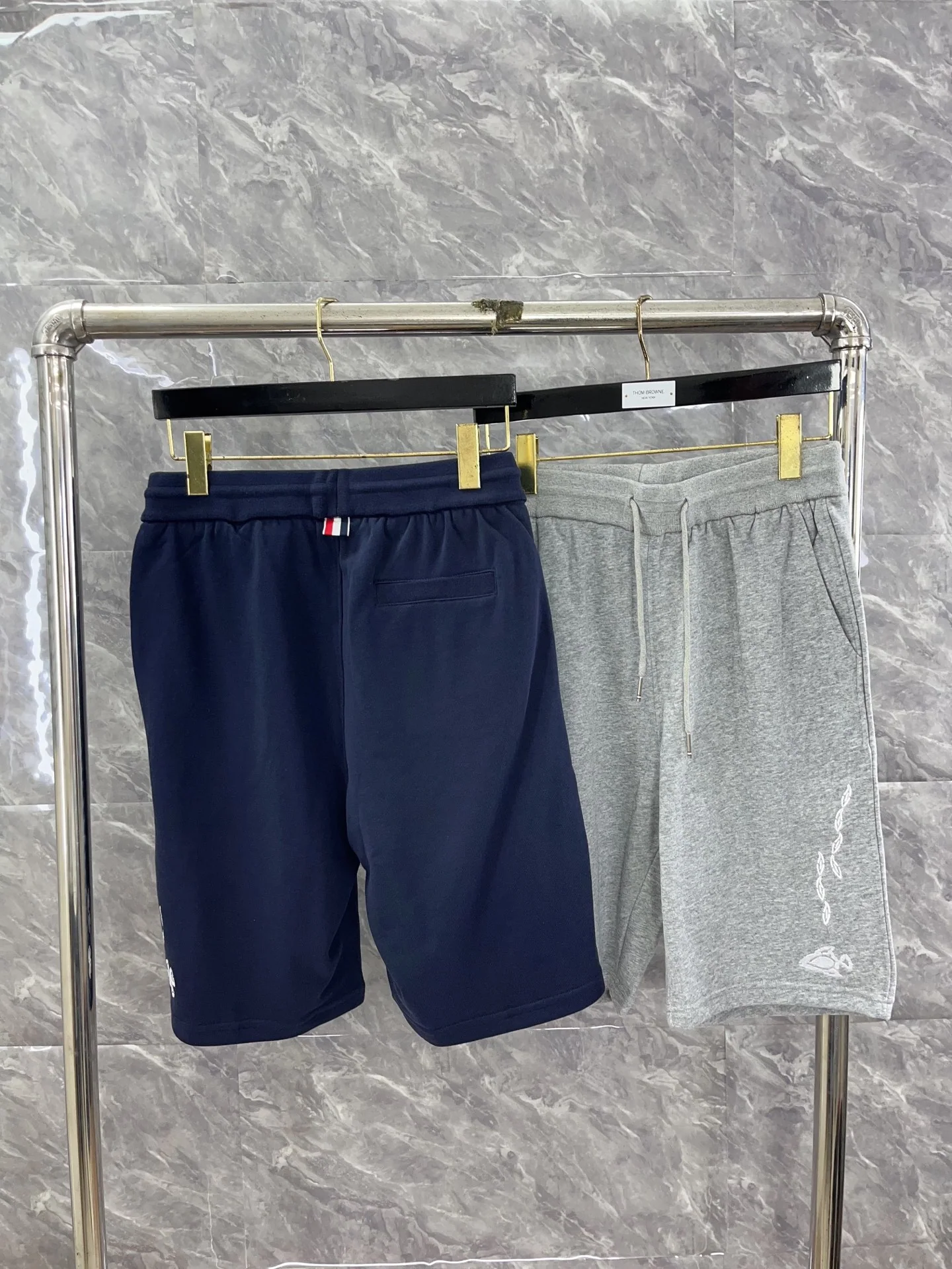 톰브라운 25 ss 오션 시리즈 자수 반바지 40400 Thom Browne Shorts 상세 이미지 3