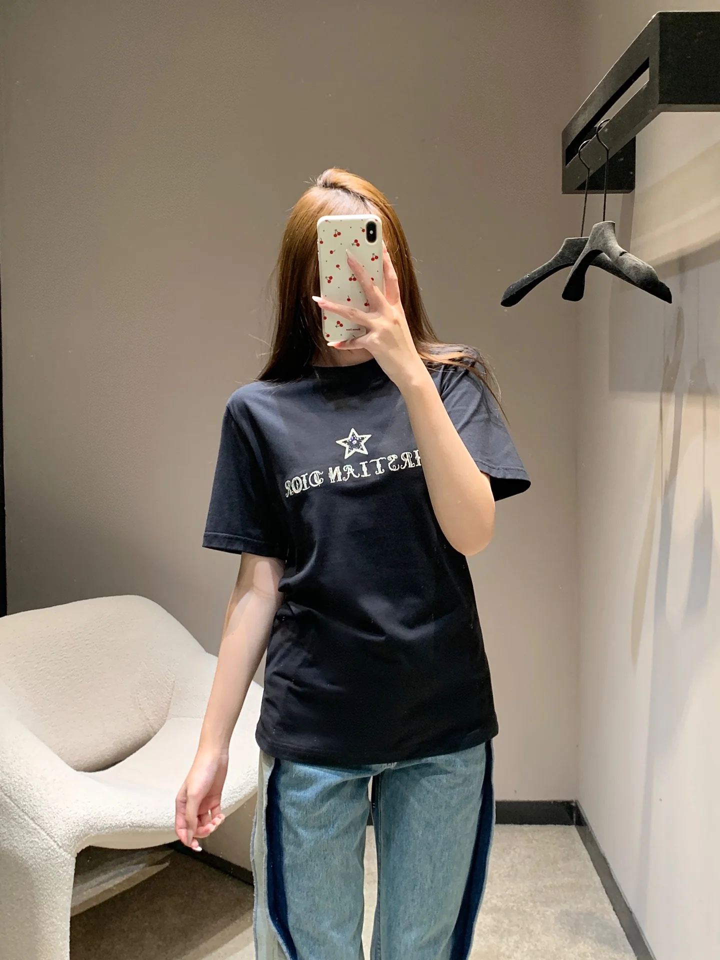 디올 여성 반팔 티셔츠 오각별 자수 상세 이미지 1
