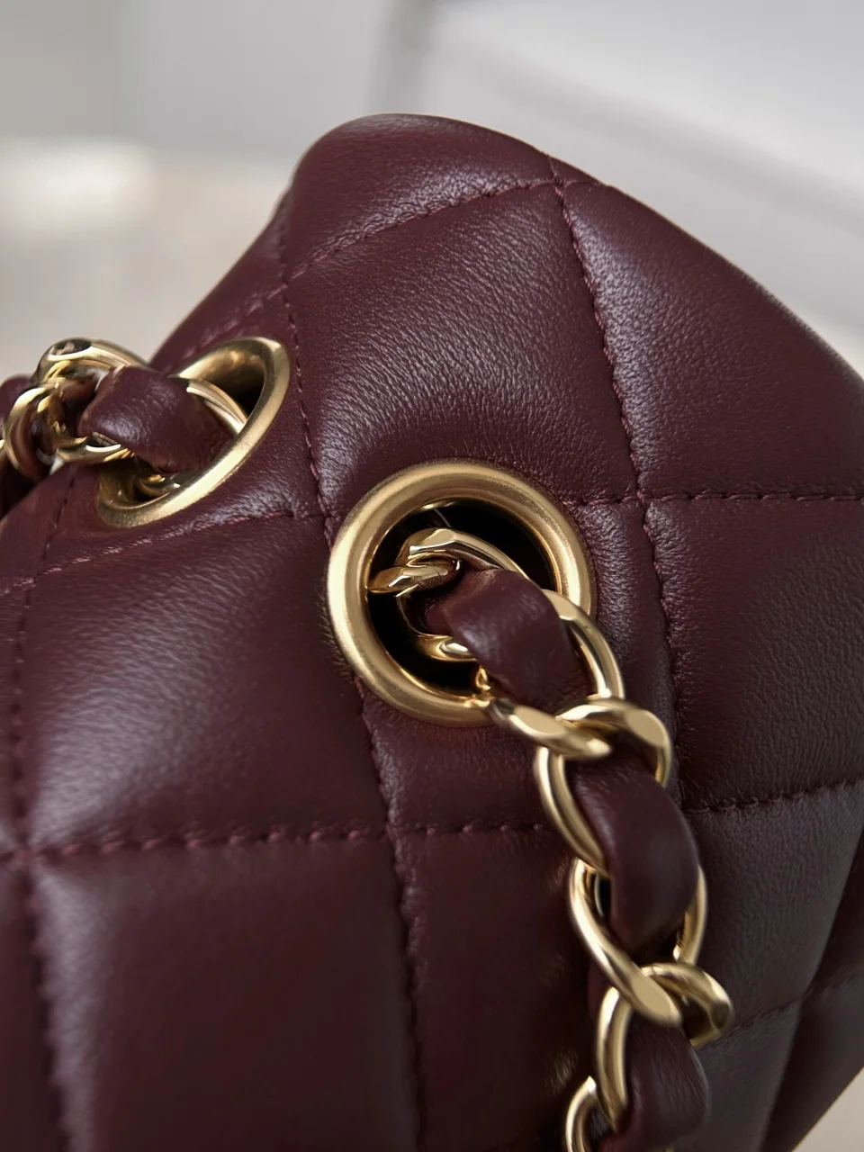 샤넬 가방 다크 레드 금장 논스티치 엣지 스티치 상세 이미지 3