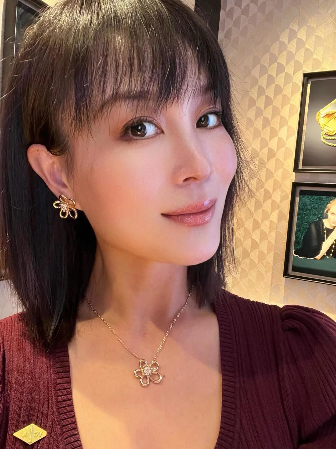 미우미우 플라워 다이아몬드 장식 목걸이 상세 이미지 2