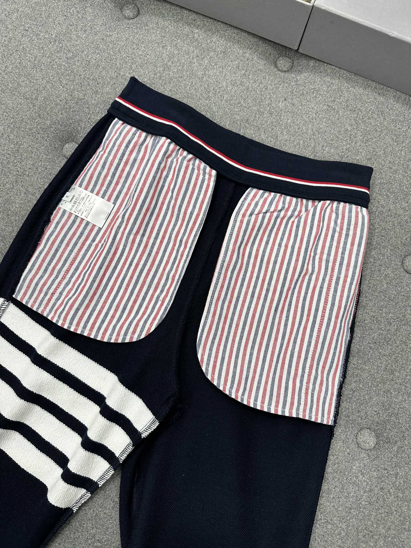톰브라운 그레이 남성 면 바지 상세 이미지 9