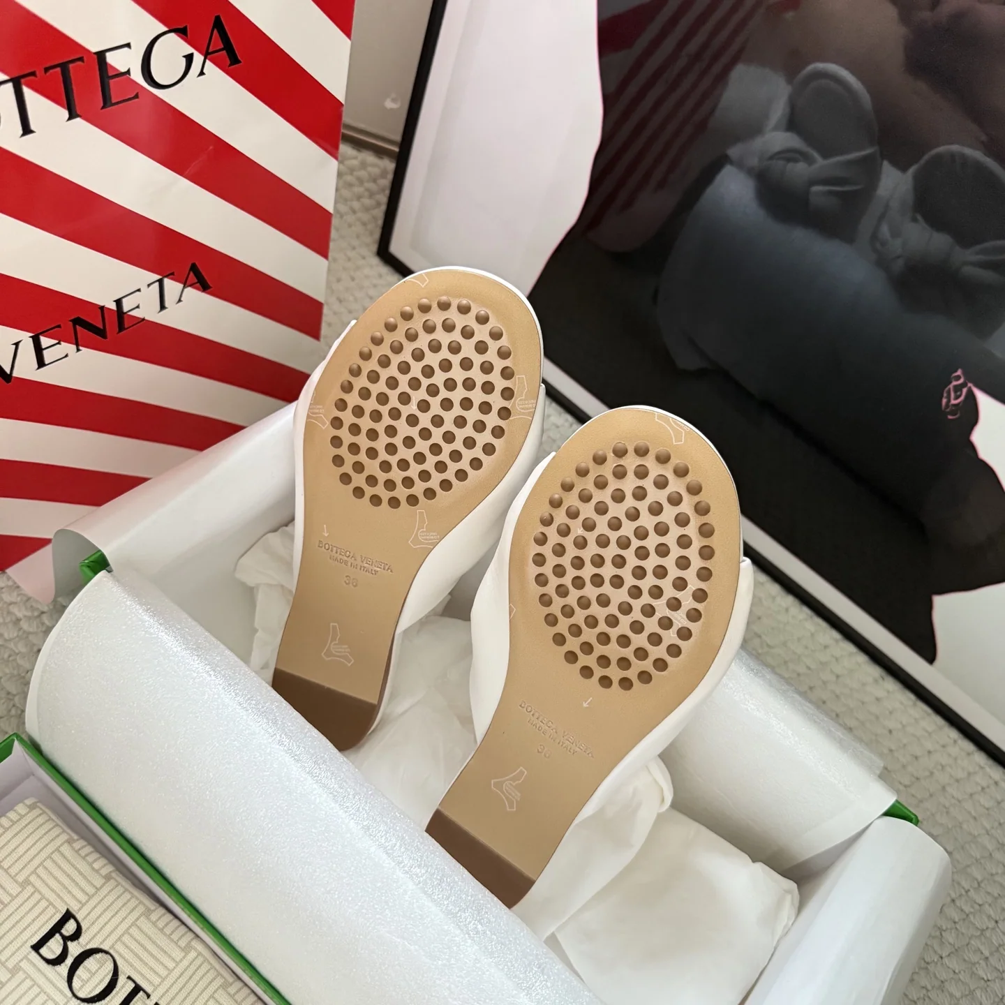 보테가베네타 체리 컬렉션 노트 뮬 상세 이미지 9