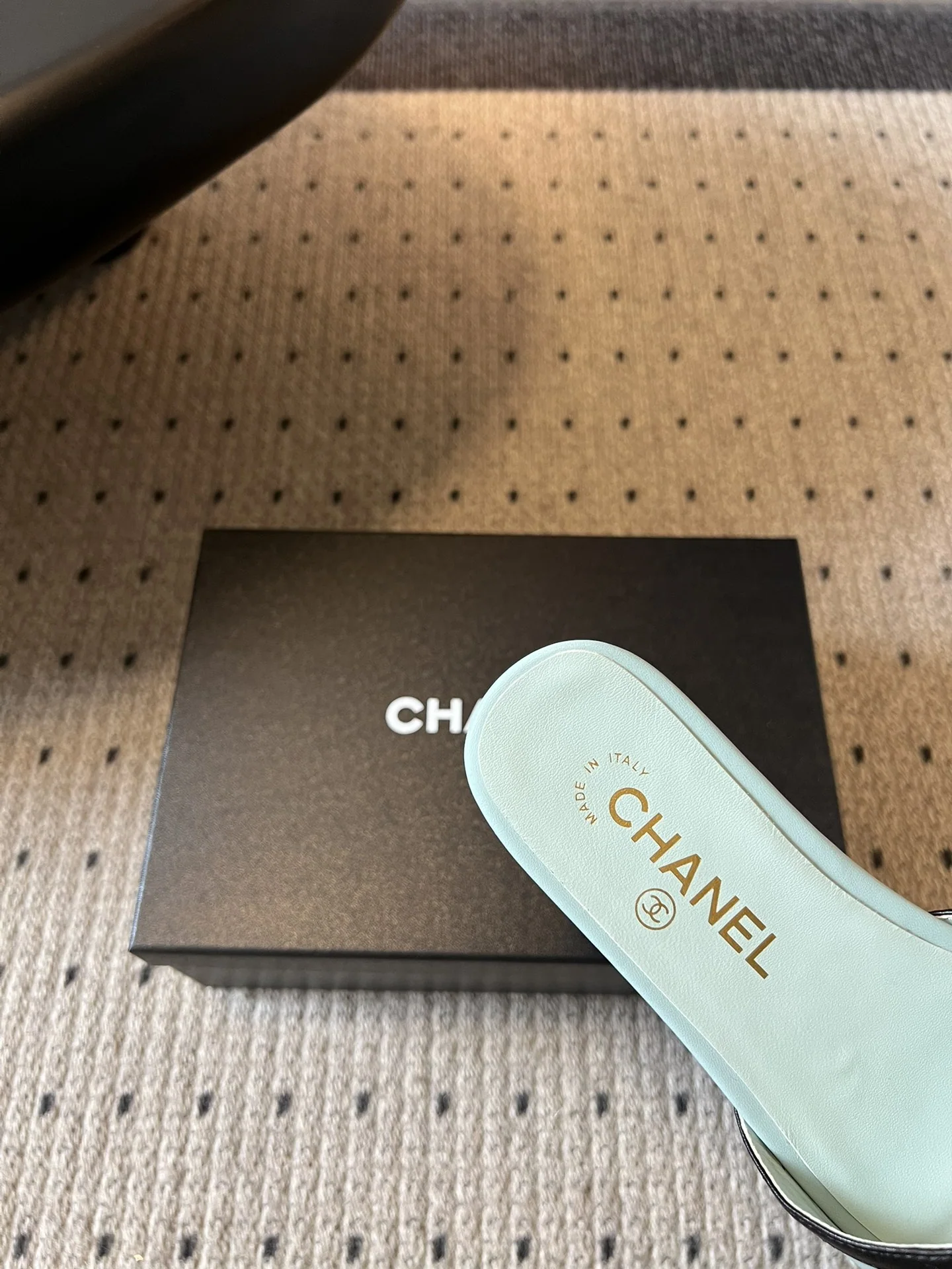 샤넬 더블 C 로고 플랫 슬리퍼 상세 이미지 8