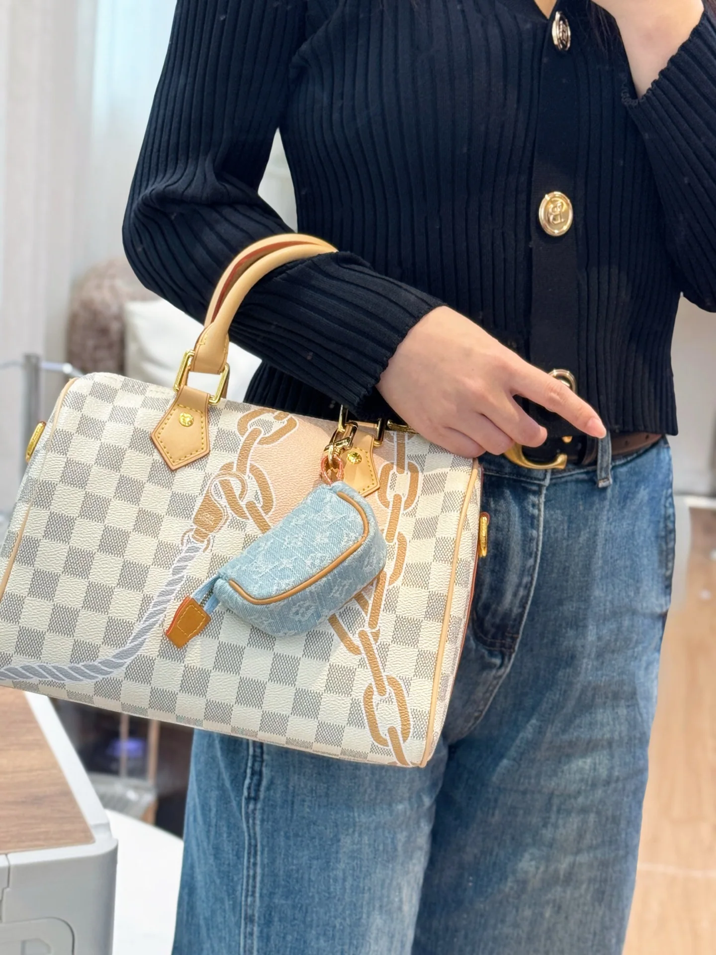 루이비통 LV xTM 마이크로 포셰트 키링 상세 이미지 4