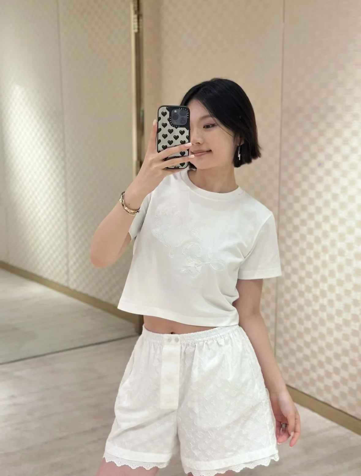 루이비통 자수 크롭 반팔 티셔츠 상세 이미지 1
