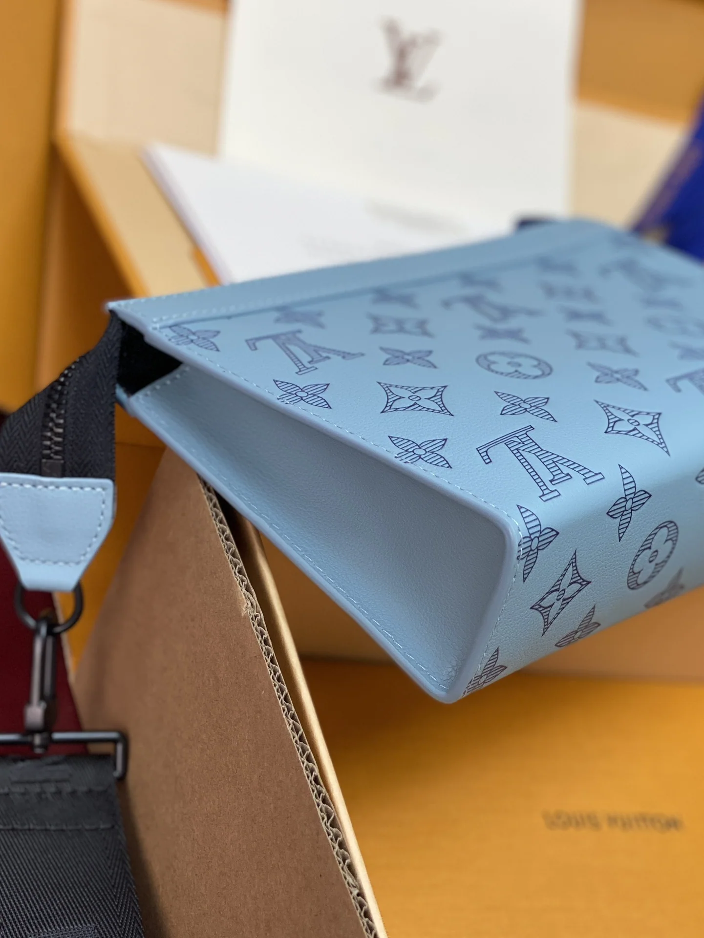루이비통 엠보싱 아이스 블루 미니 가스통 가방 M81115 상세 이미지 5