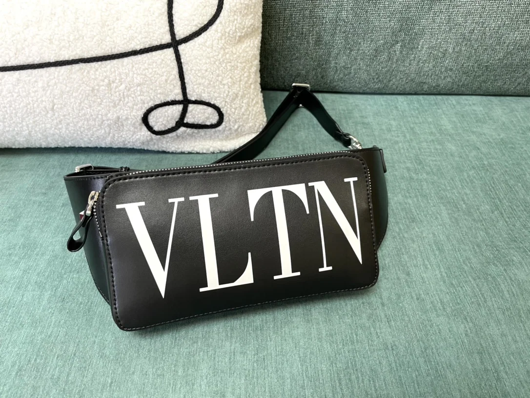 발렌티노 VLTN 라지 로고 웨이스트백 크로스백 상세 이미지 9