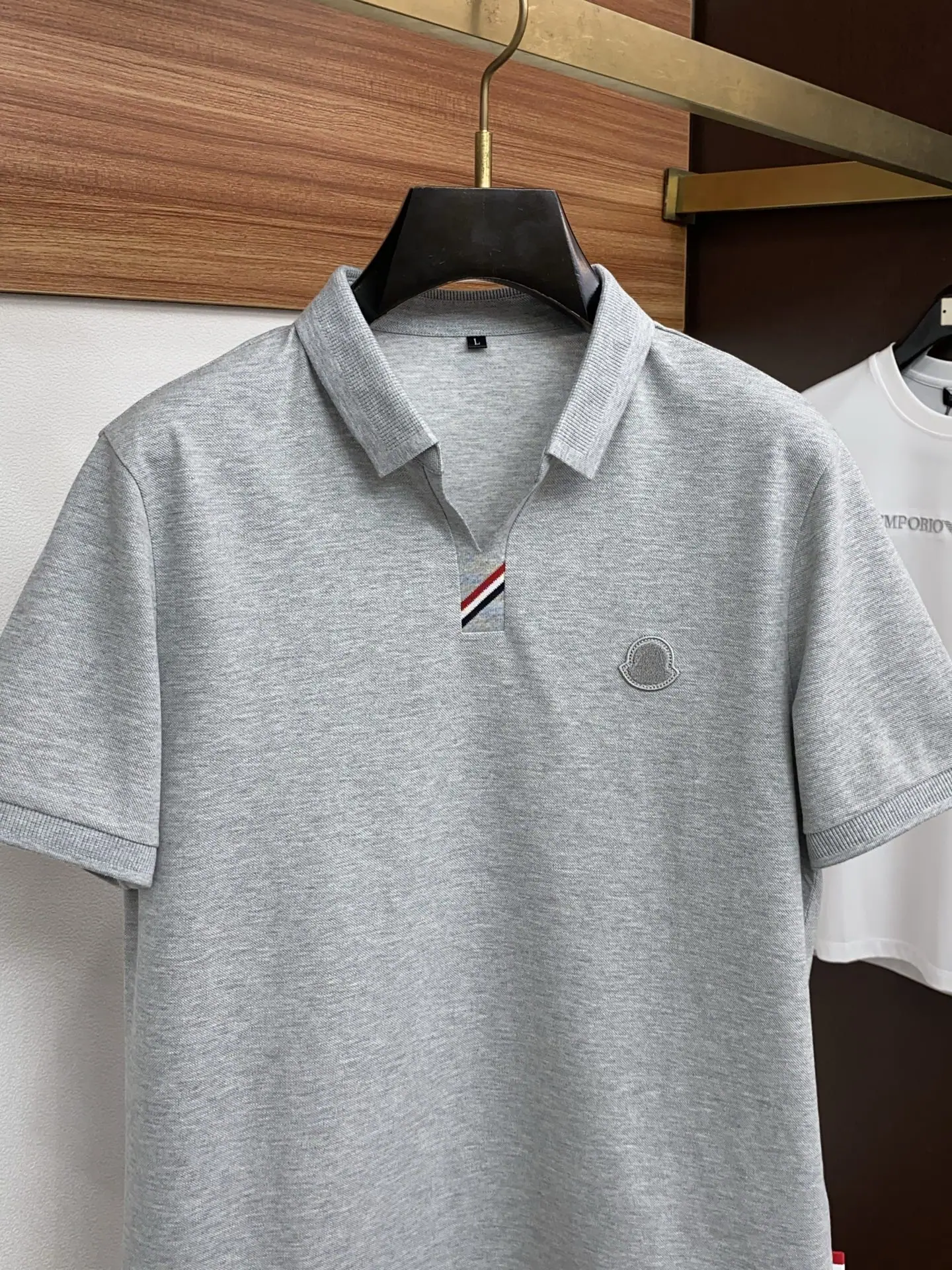 몽클레어 클래식 반팔 폴로셔츠 남성의류 P250 상세 이미지 2