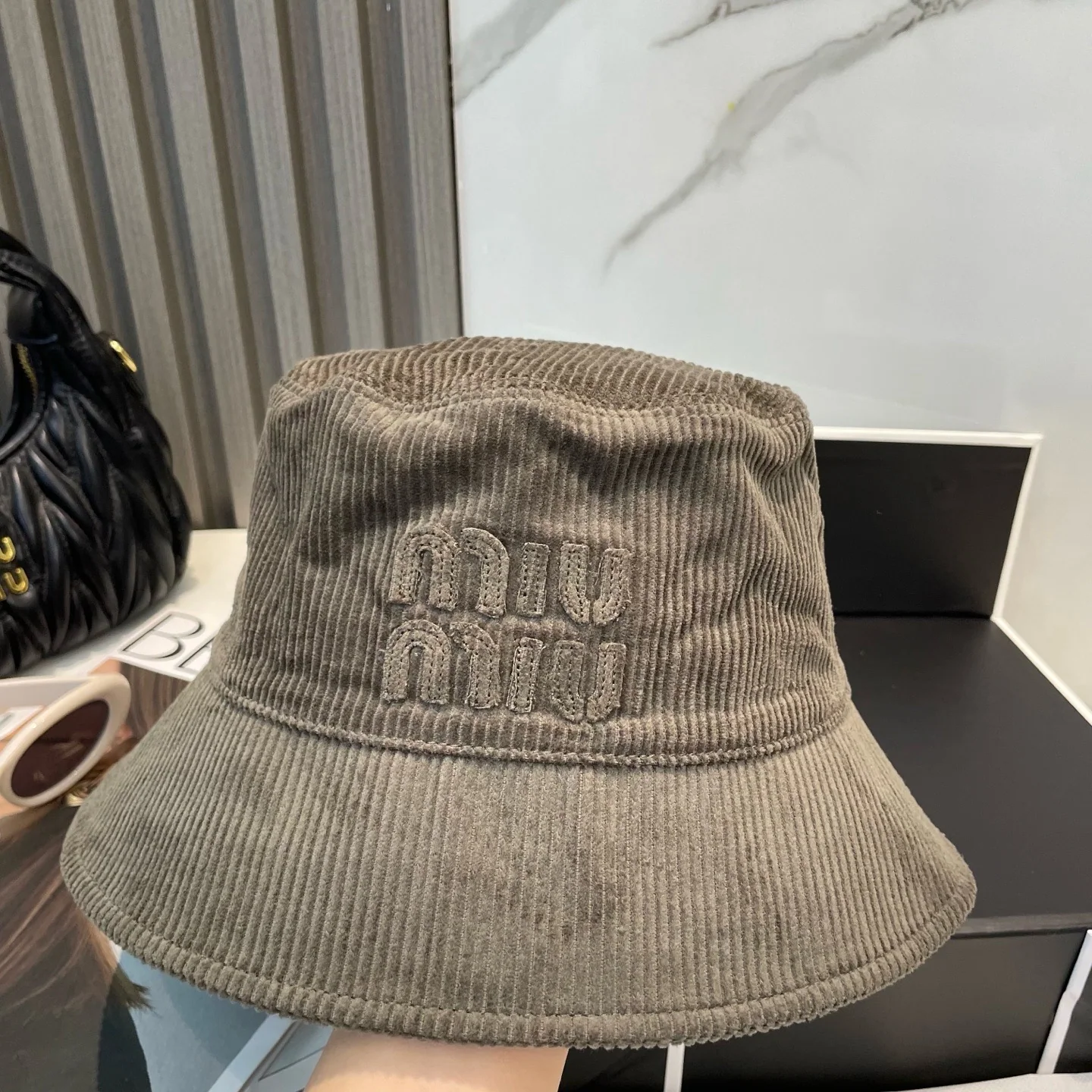 미우미우 모자 81327 Miu Miu Cap 상세 이미지 1