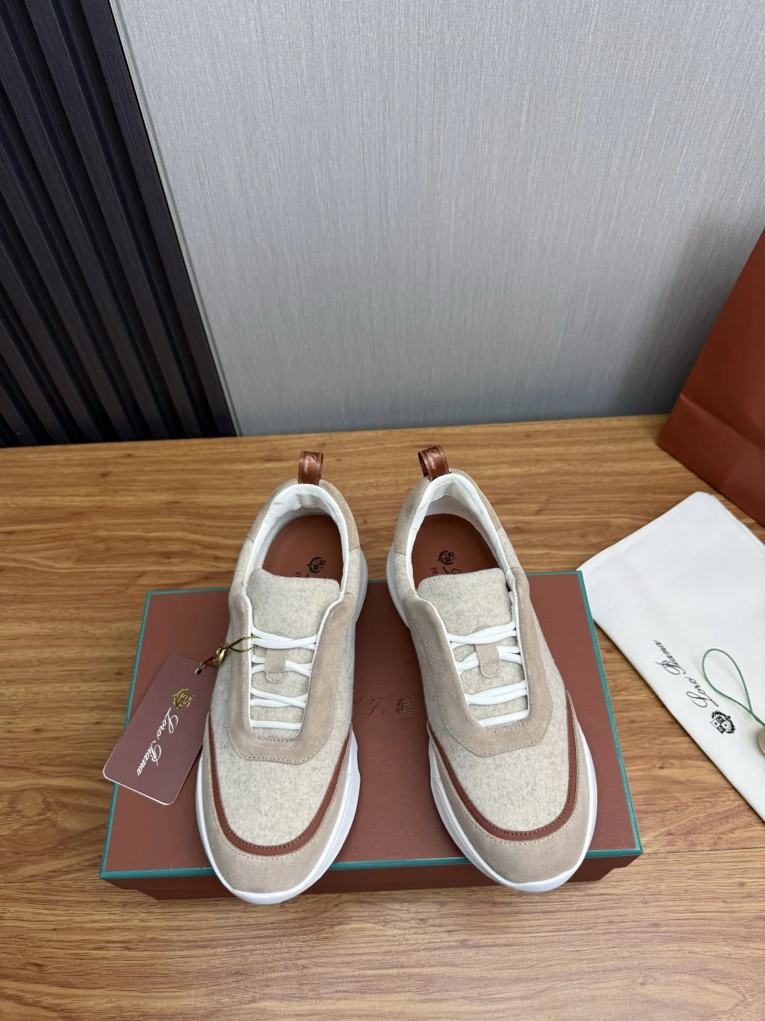로로피아나 남성용 스웨이드 캐주얼 스니커즈 상세 이미지 2