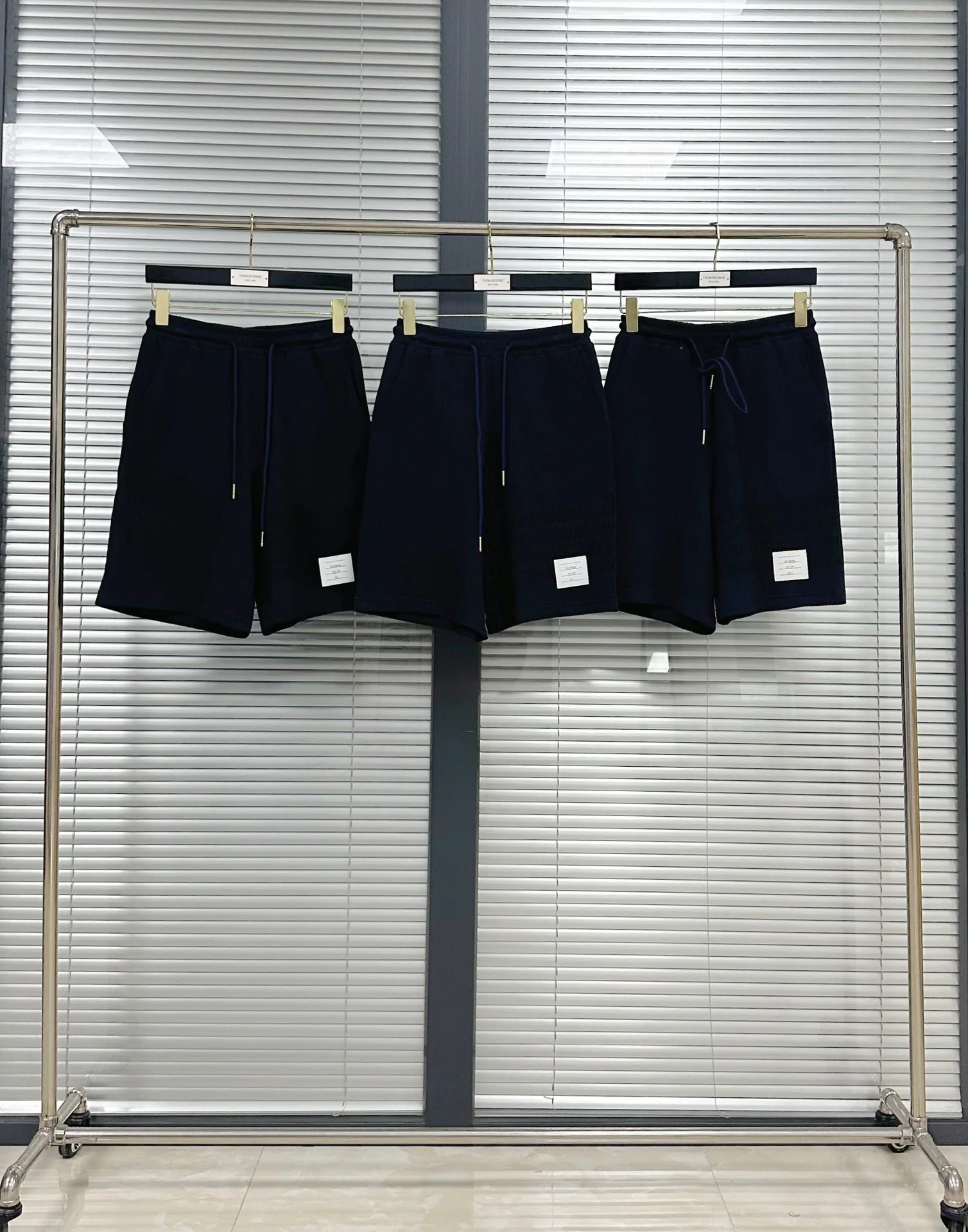톰브라운 남성 니트 레플리카 46762 Thom Browne Shorts 상세 이미지 1