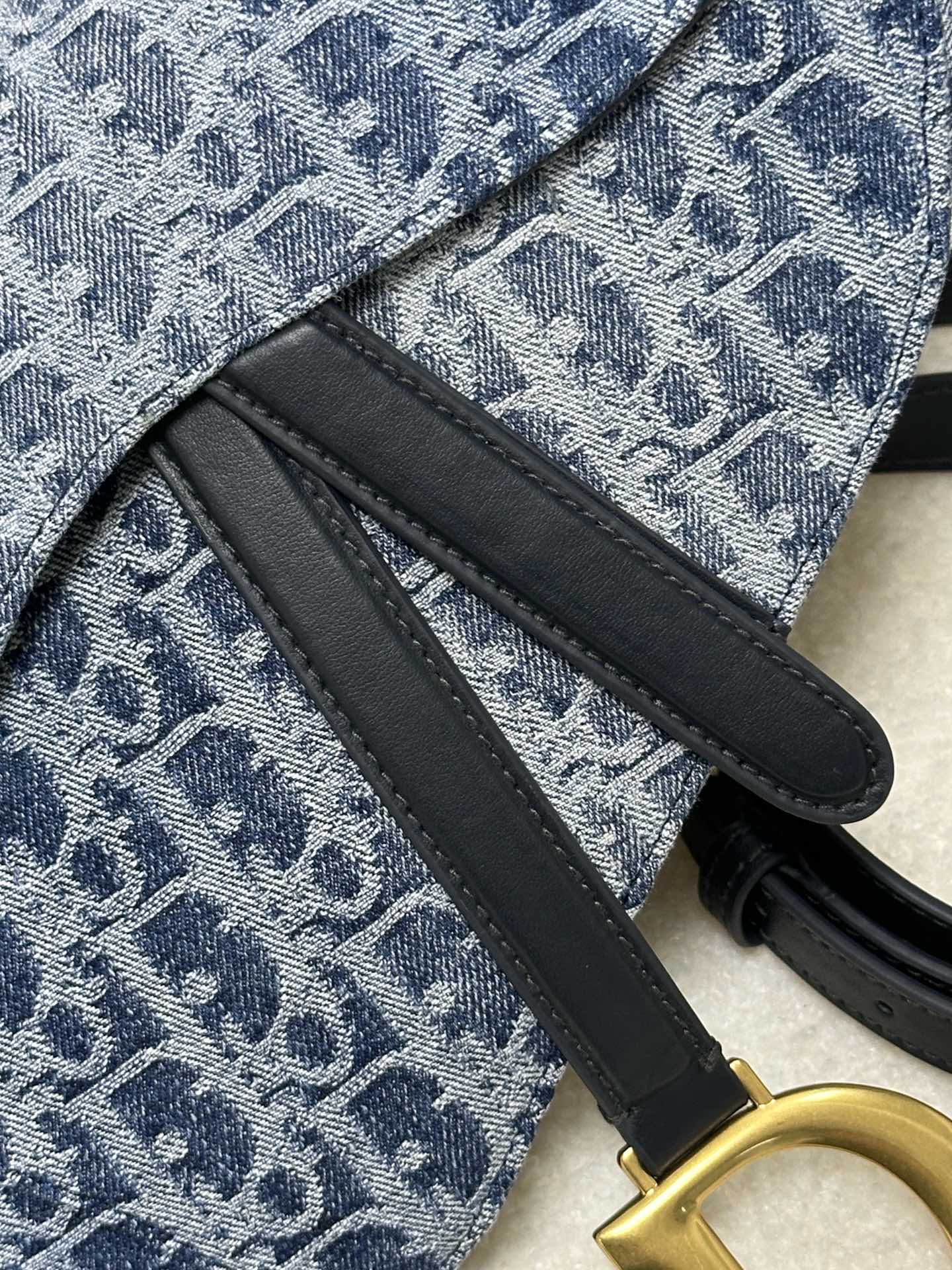 디올 모노그램 패턴 핸드백 상세 이미지 5