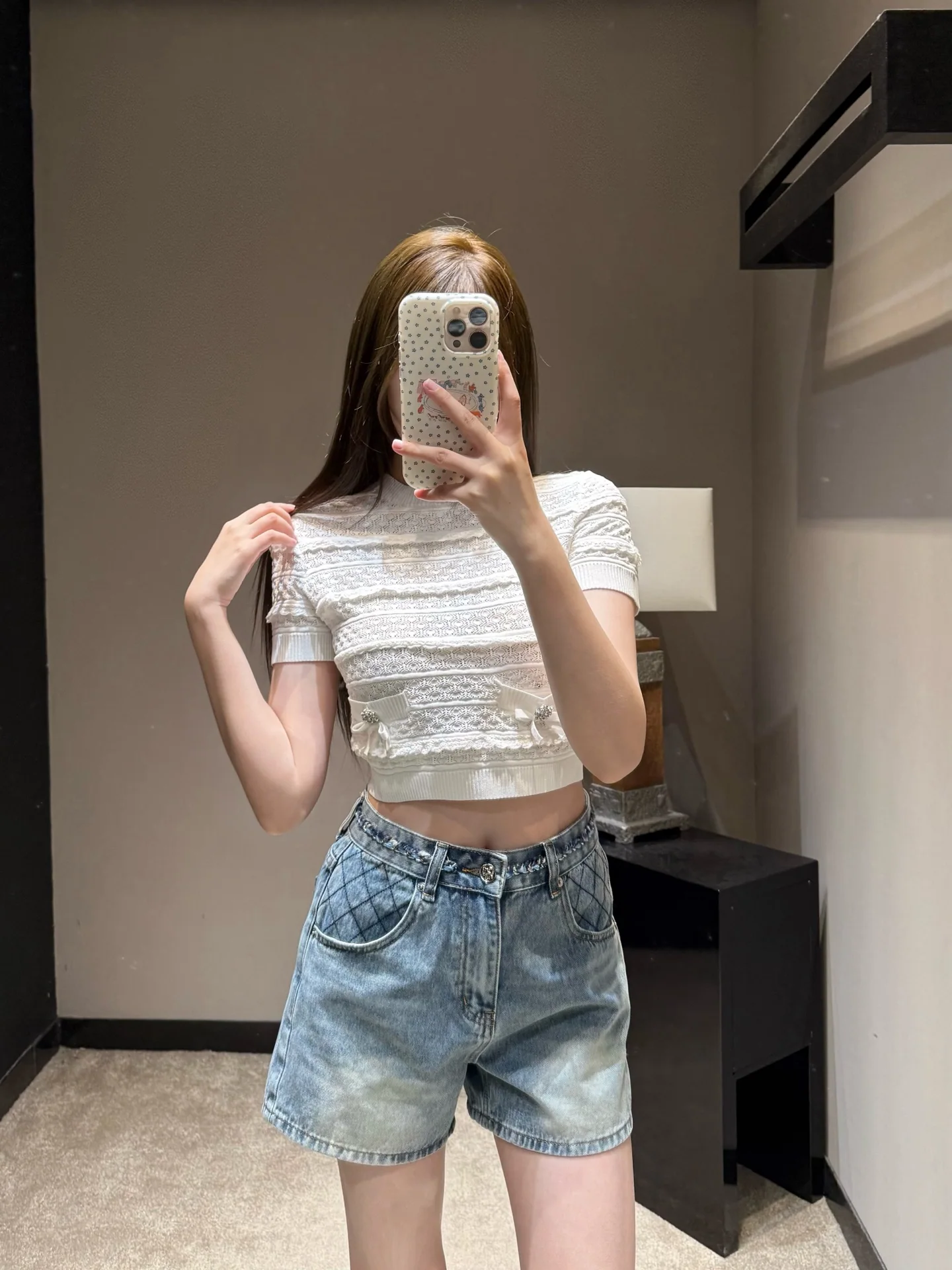 샤넬 다이아몬드 퀼팅 체인 허리 워시드 데님 반바지 상세 이미지 3