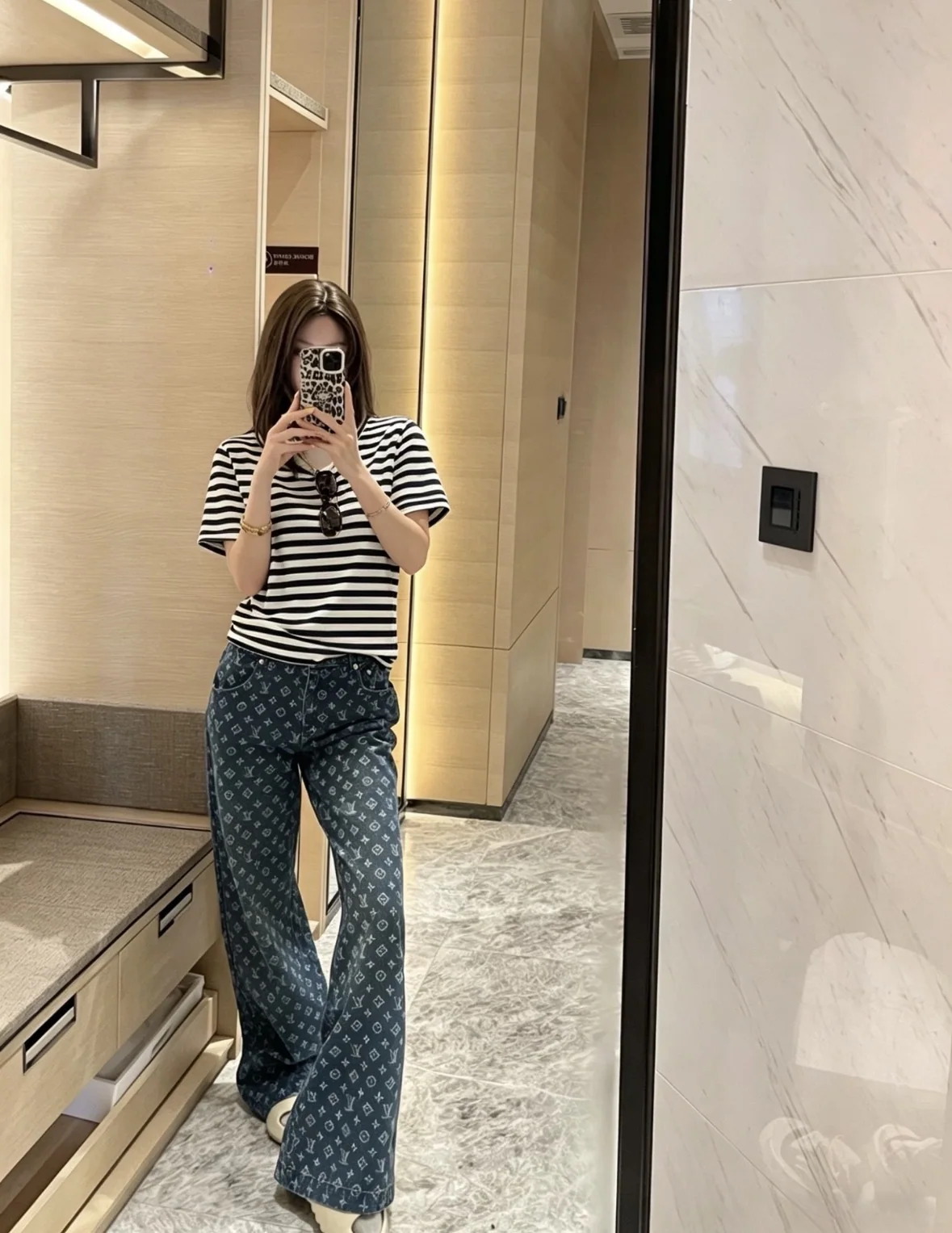 루이비통 블루 화이트 스트라이프 헨리카라 반팔 티셔츠 상세 이미지 2