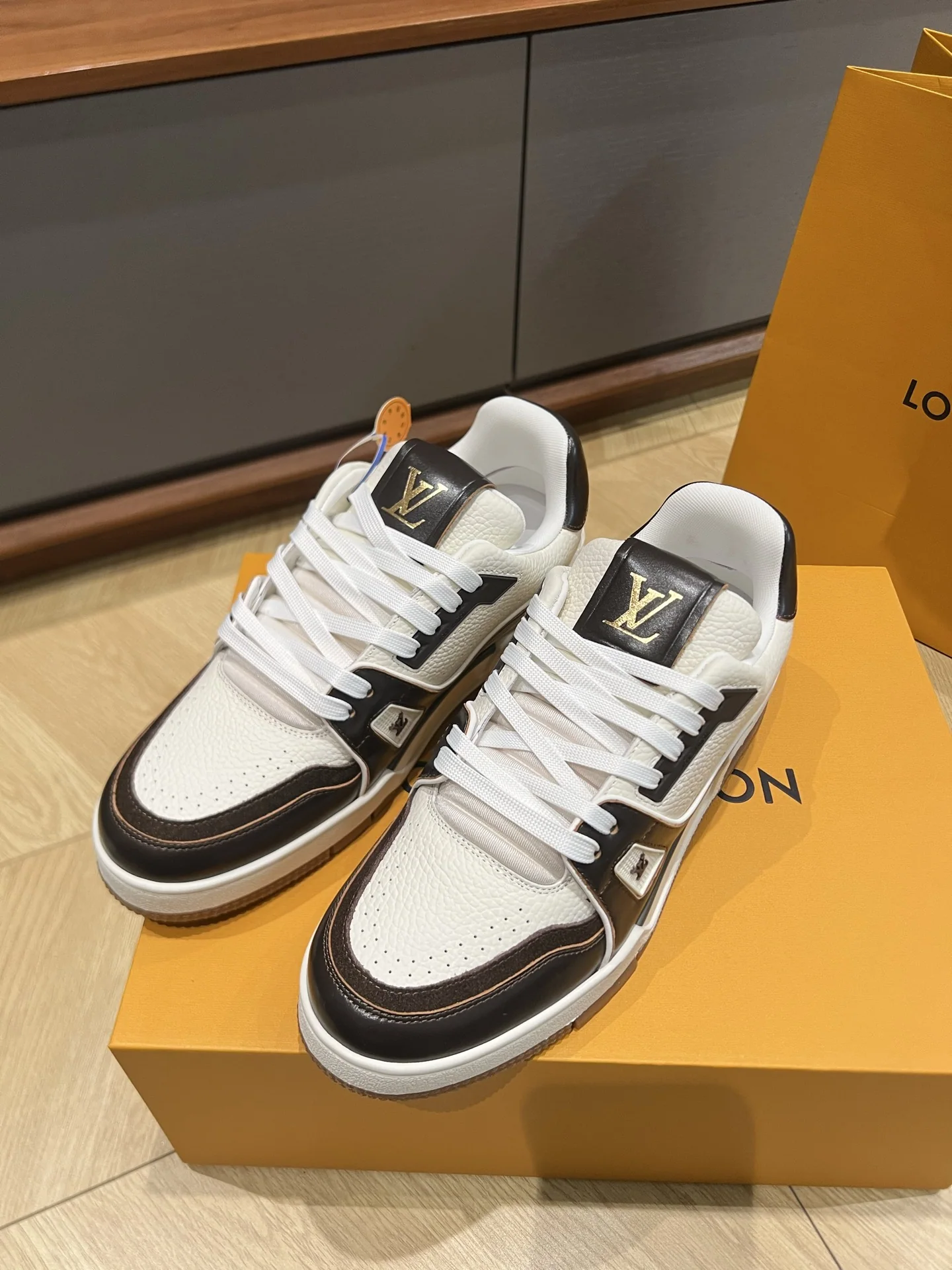 루이비통 LV 26 데님 컬러웨이 트레이너 신발 상세 이미지 1