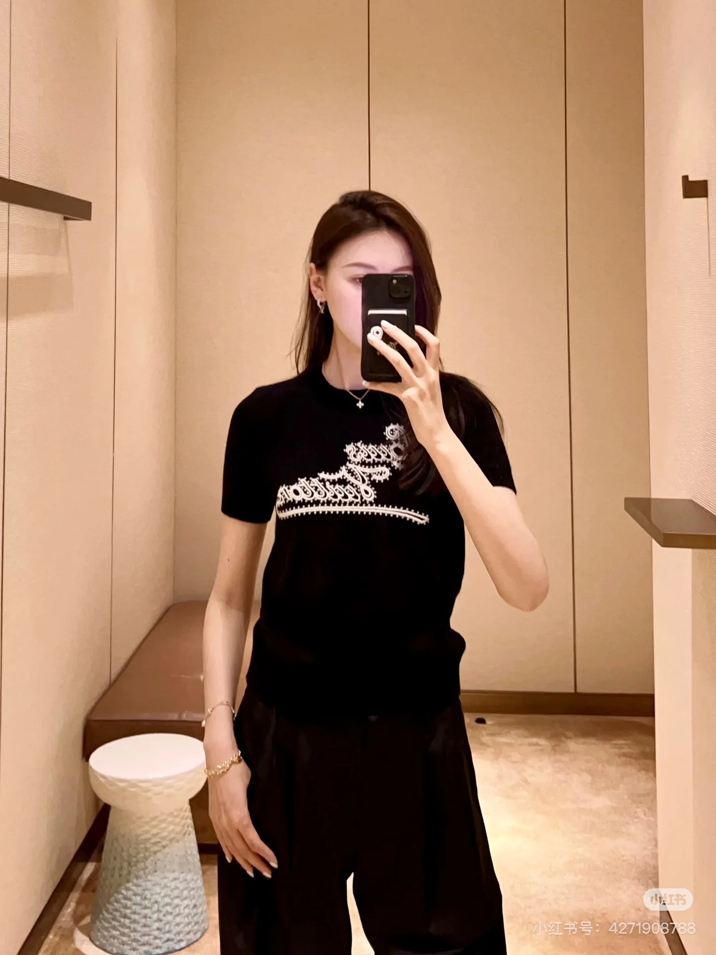 루이비통 캐시미어 자수 여성 반팔 티셔츠 상세 이미지 9