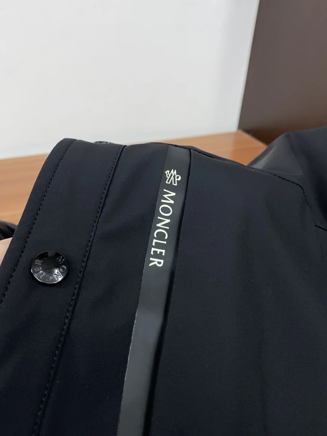 몽클레르 면 안감 비즈니스 카라 남성 자켓 상세 이미지 9