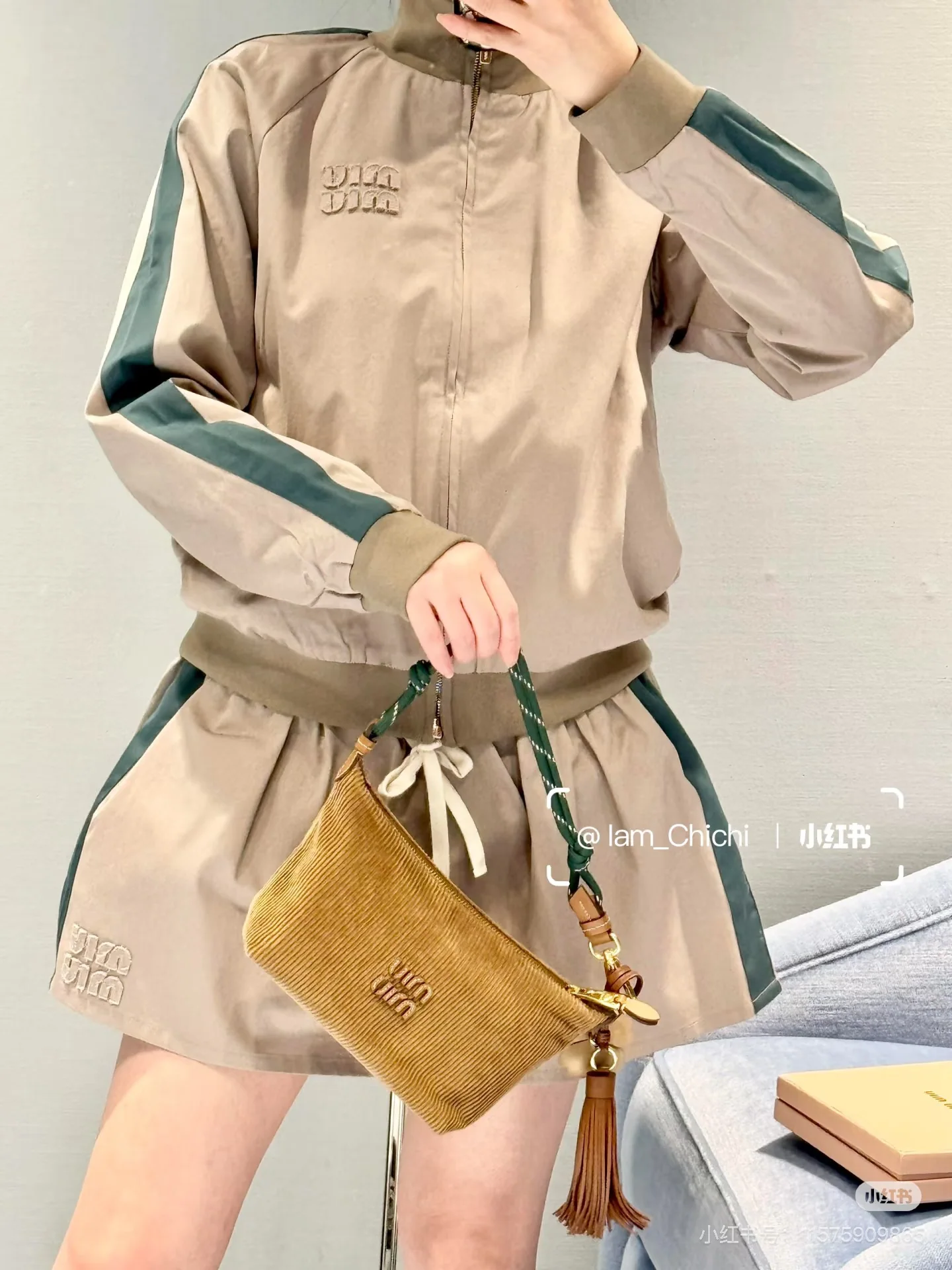 미우미우 카키 로고 레트로 집업 재킷 세트 26 SS 상세 이미지 2